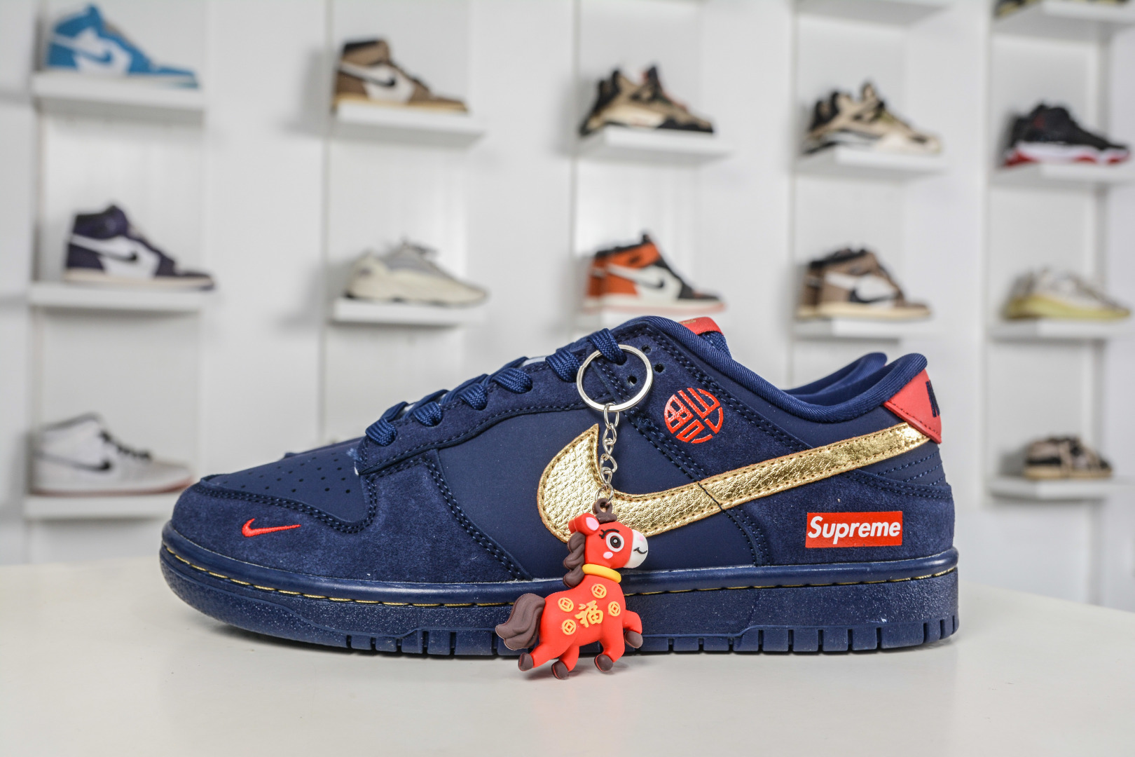 270 Nike SB Dunk Low x Superme SUP马年限定联名-藏蓝鎏金 NH0601-486