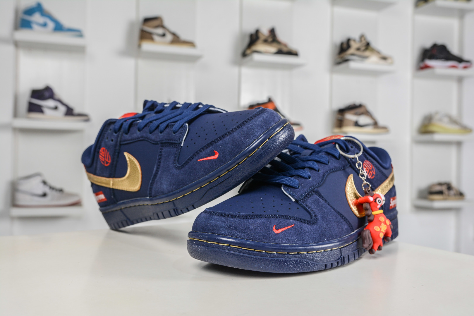 270 Nike SB Dunk Low x Superme SUP马年限定联名-藏蓝鎏金 NH0601-486
