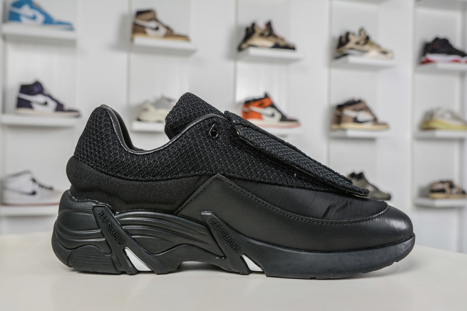 260 RAF SIMONS CYLON-21 潮流运动 圆头系带 低帮休闲鞋采用光滑皮革 HR740006S-Chinese UA Cheap High Quatity Brand Clothes Bags handbags Sneakers wholesale wholesaler seller from China Factory suppliers Fashion Clothing Shoes best Quality Beautiful Price 260 RAF SIMONS CYLON-21 潮流运动 圆头系带 低帮休闲鞋采用光滑皮革 HR740006S