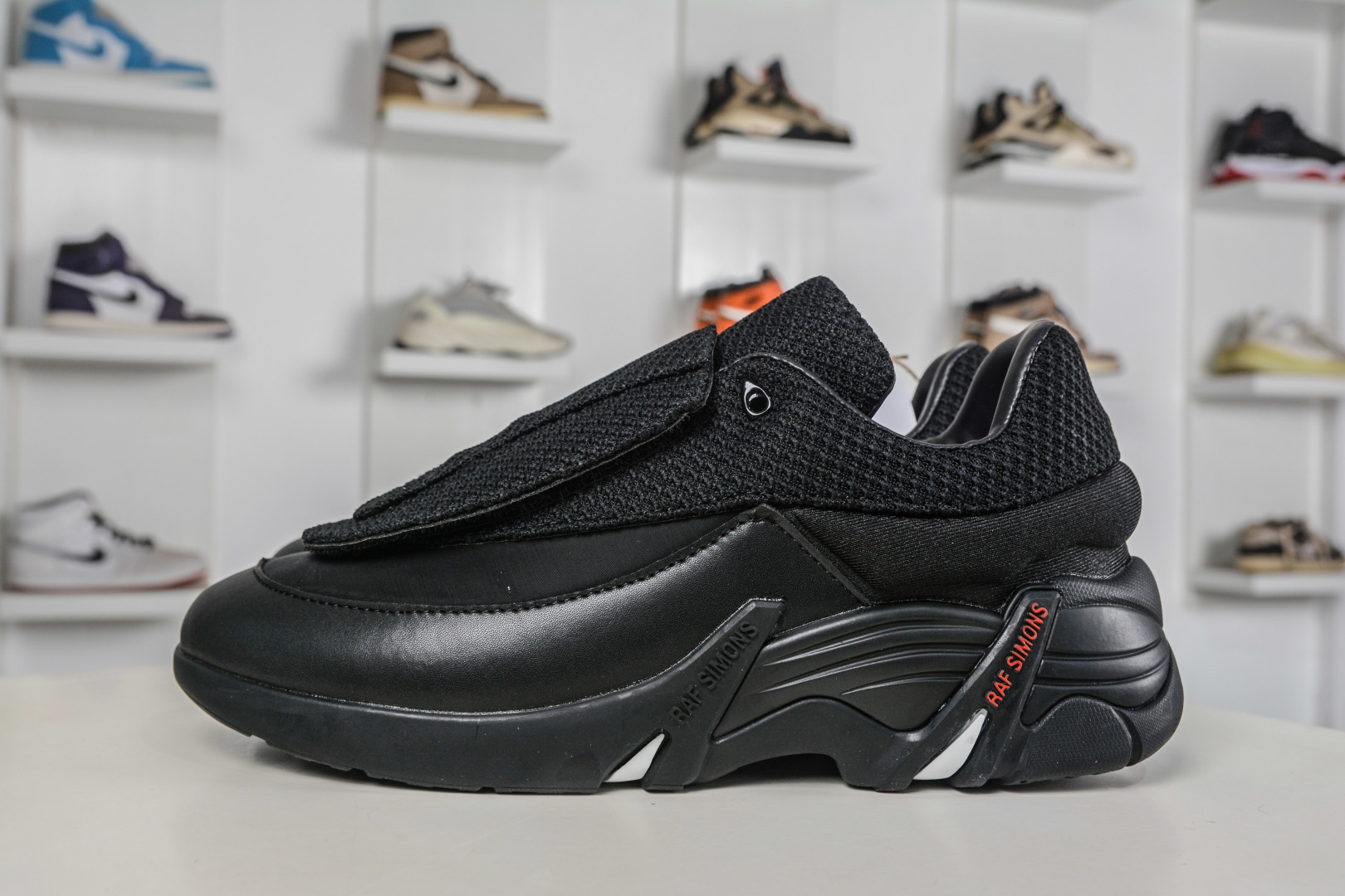 260 RAF SIMONS CYLON-21 潮流运动 圆头系带 低帮休闲鞋采用光滑皮革 HR740006S-Chinese UA Cheap High Quatity Brand Clothes Bags handbags Sneakers wholesale wholesaler seller from China Factory suppliers Fashion Clothing Shoes best Quality Beautiful Price 260 RAF SIMONS CYLON-21 潮流运动 圆头系带 低帮休闲鞋采用光滑皮革 HR740006S