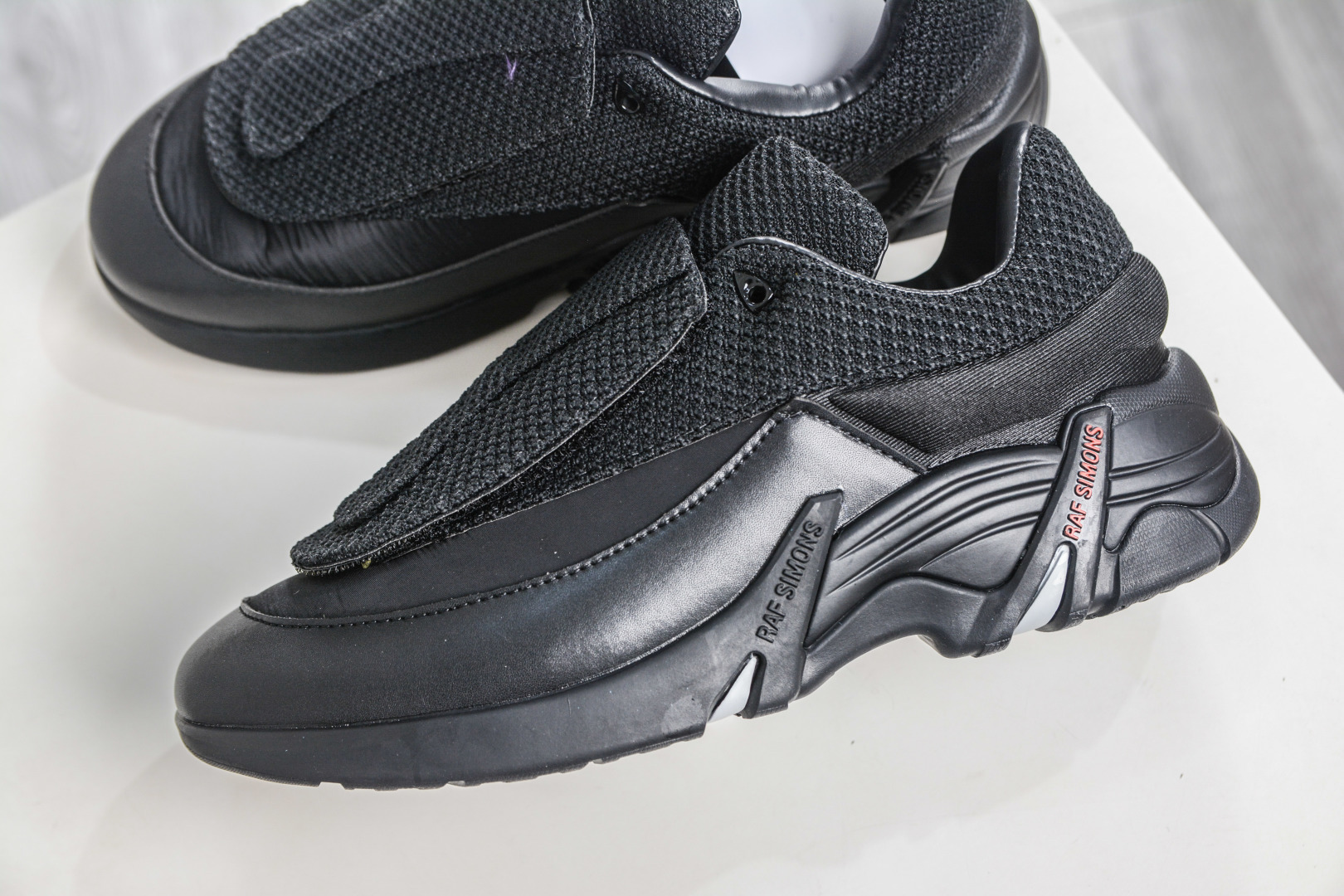260 RAF SIMONS CYLON-21 潮流运动 圆头系带 低帮休闲鞋采用光滑皮革 HR740006S-Chinese UA Cheap High Quatity Brand Clothes Bags handbags Sneakers wholesale wholesaler seller from China Factory suppliers Fashion Clothing Shoes best Quality Beautiful Price 260 RAF SIMONS CYLON-21 潮流运动 圆头系带 低帮休闲鞋采用光滑皮革 HR740006S