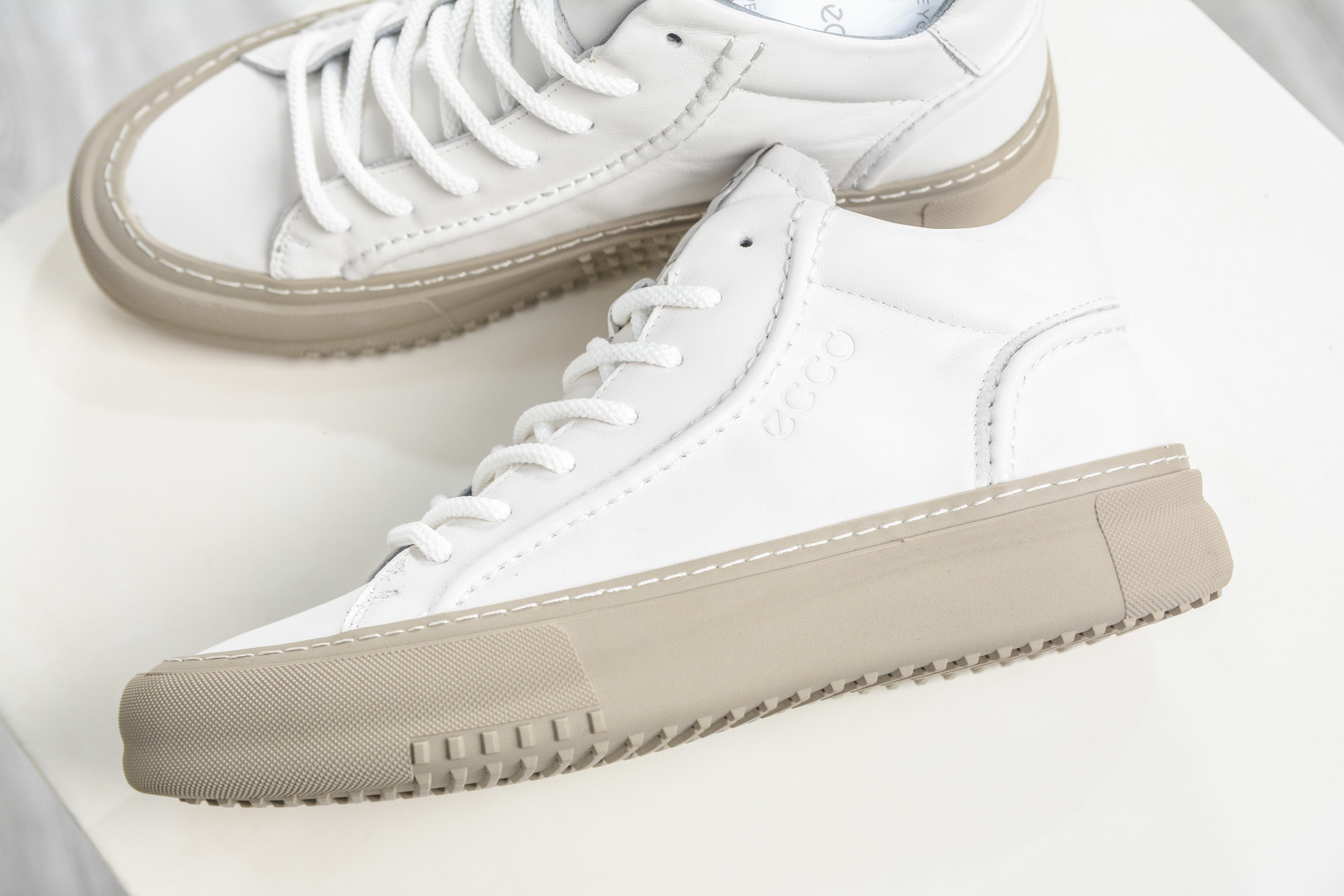 ECCO爱步男鞋中高帮热门款 厚底增高潮酷板鞋-Chinese wholesaler seller Clothes Bags handbags wholesale Shoes High Quatity wholesaler seller Cheap Sneakers from China Factory Chinese suppliers china wholesale clothing wholesaler seller ECCO爱步男鞋中高帮热门款 厚底增高潮酷板鞋