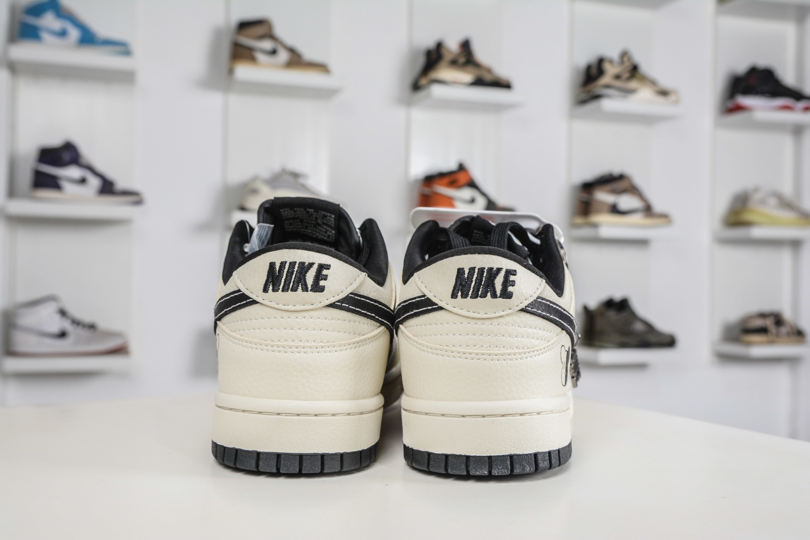 Nike SB Dunk Low x BE@RBRICK 暴力熊联名-灰白黑 TX1688-017