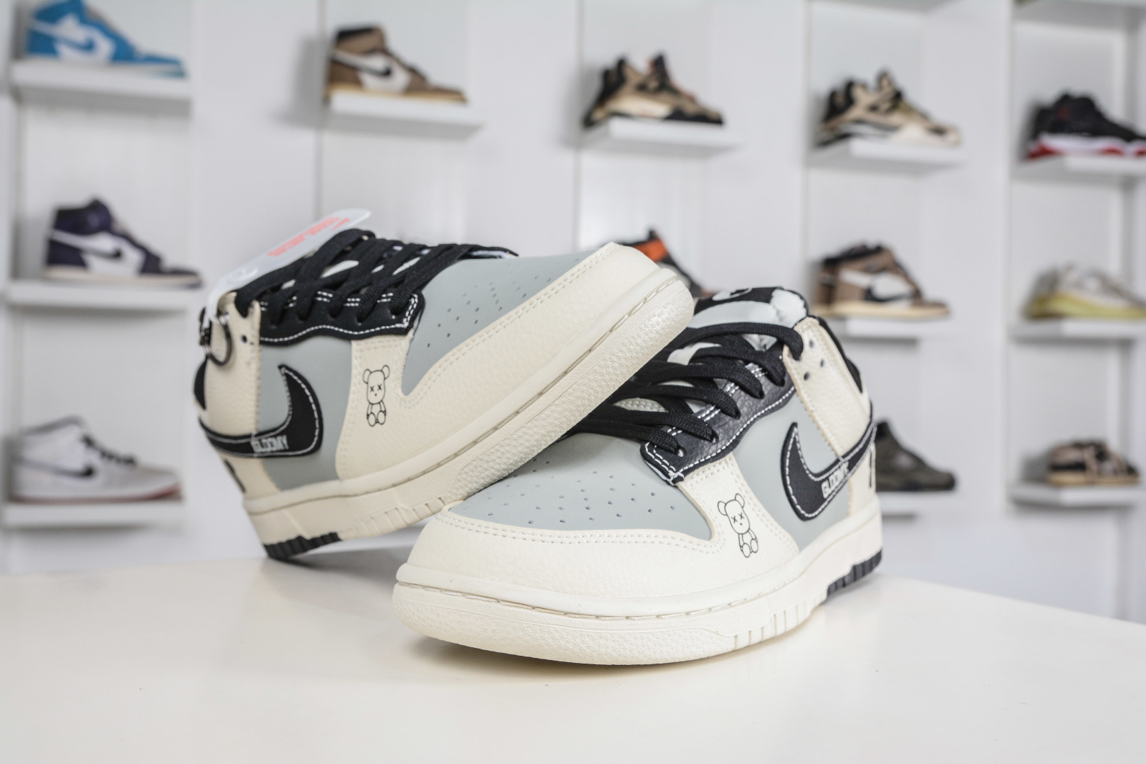 Nike SB Dunk Low x BE@RBRICK 暴力熊联名-灰白黑 TX1688-017