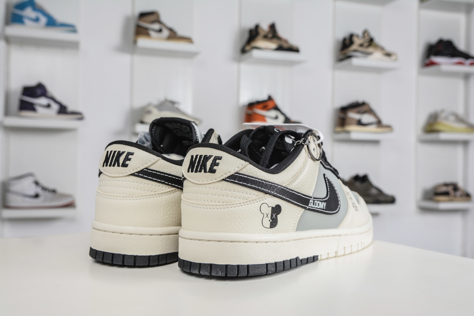 Nike SB Dunk Low x BE@RBRICK 暴力熊联名-灰白黑 TX1688-017