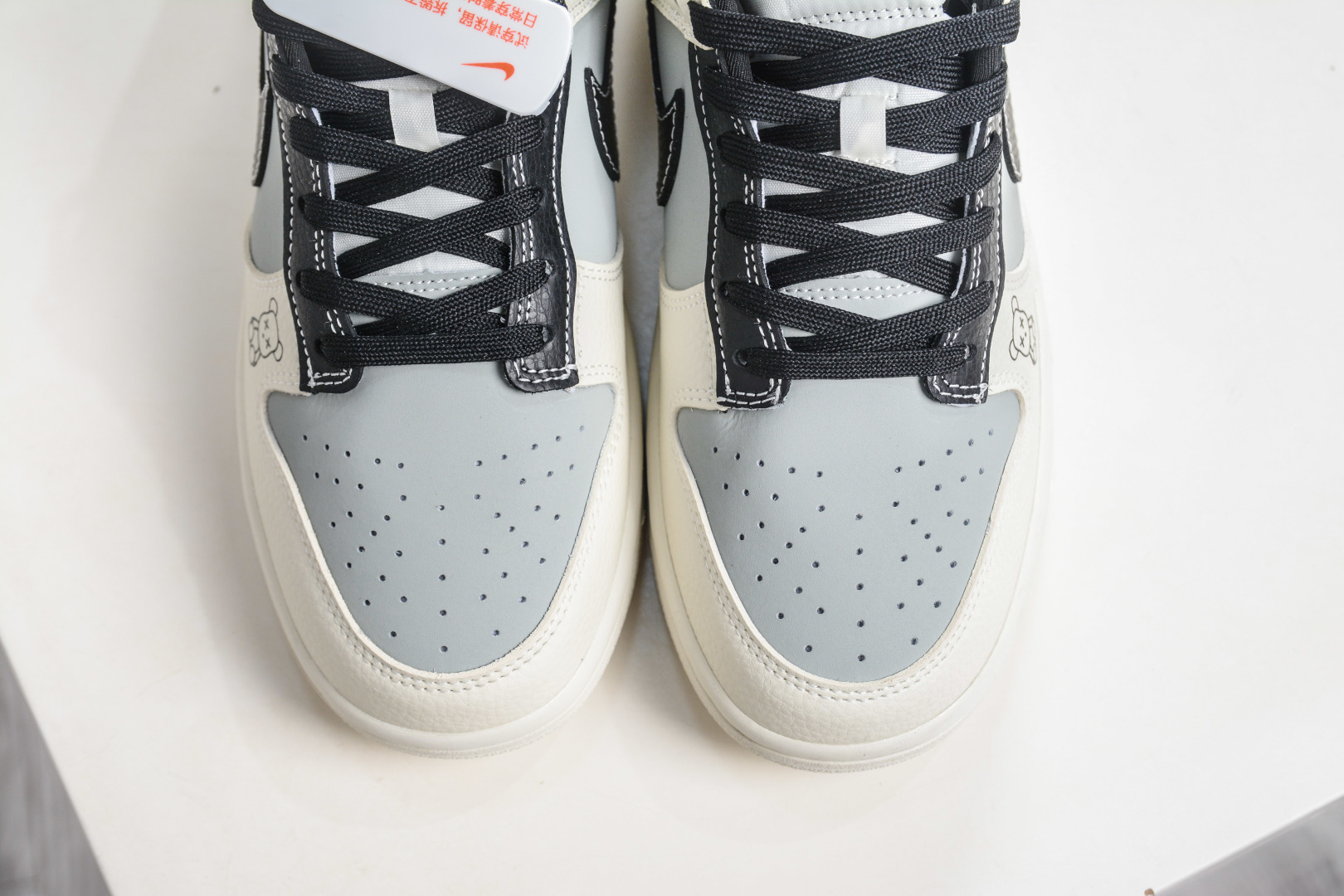 Nike SB Dunk Low x BE@RBRICK 暴力熊联名-灰白黑 TX1688-017