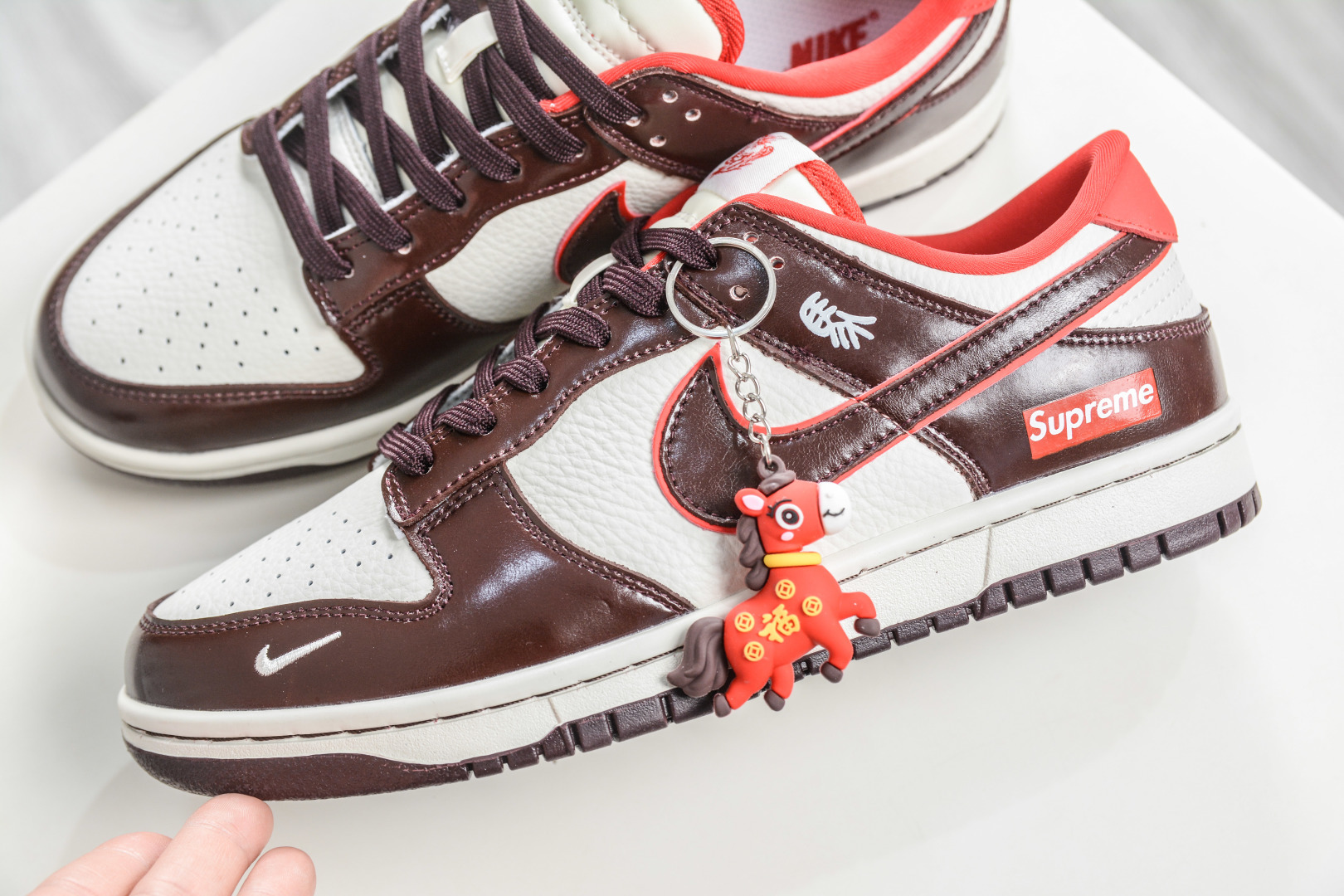 270 Nike SB Dunk Low x Superme SUP马年限定联名-鸿运米棕 NH0601-480-Chinese UA Cheap High Quatity Brand Clothes Bags handbags Sneakers wholesale wholesaler seller from China Factory suppliers Fashion Clothing Shoes best Quality Beautiful Price 270 Nike SB Dunk Low x Superme SUP马年限定联名-鸿运米棕 NH0601-480