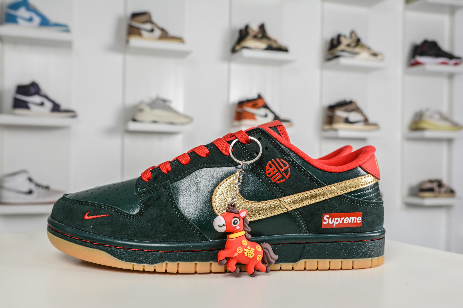 270 Nike SB Dunk Low x Superme SUP马年限定联名-松绿鎏金 NH0601-484