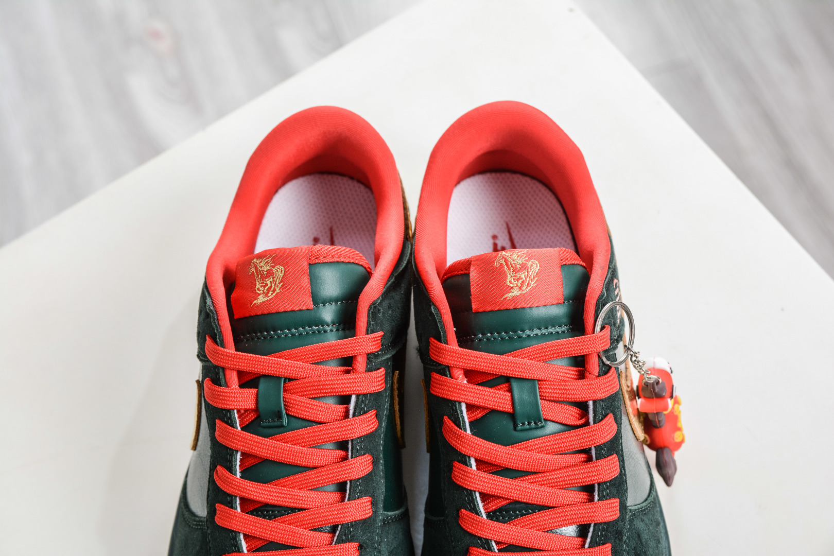270 Nike SB Dunk Low x Superme SUP马年限定联名-松绿鎏金 NH0601-484