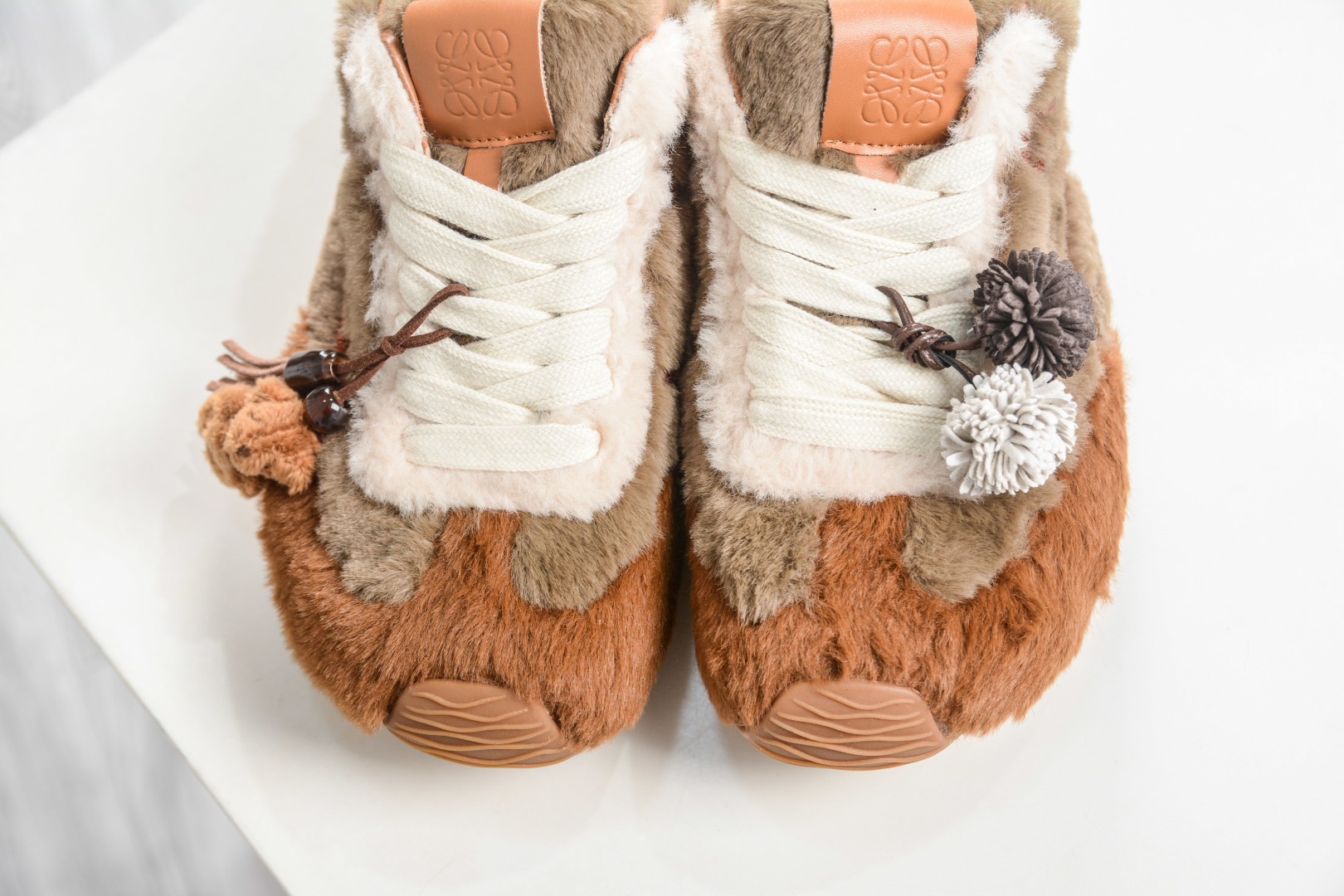Loewe罗意威 Ballet Runner 2.0 毛绒灰色 复古薄底芭蕾舞风百搭运动休闲鞋
