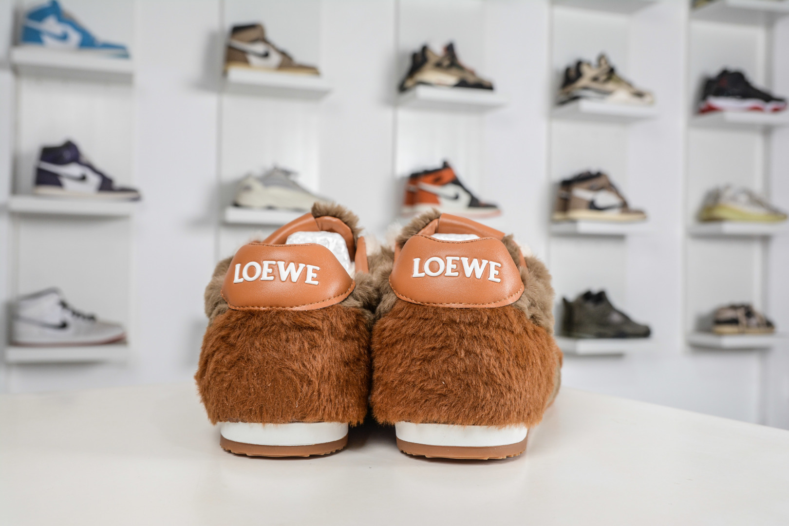 Loewe罗意威 Ballet Runner 2.0 毛绒灰色 复古薄底芭蕾舞风百搭运动休闲鞋