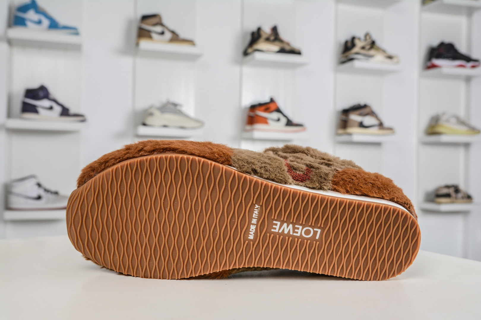Loewe罗意威 Ballet Runner 2.0 毛绒灰色 复古薄底芭蕾舞风百搭运动休闲鞋