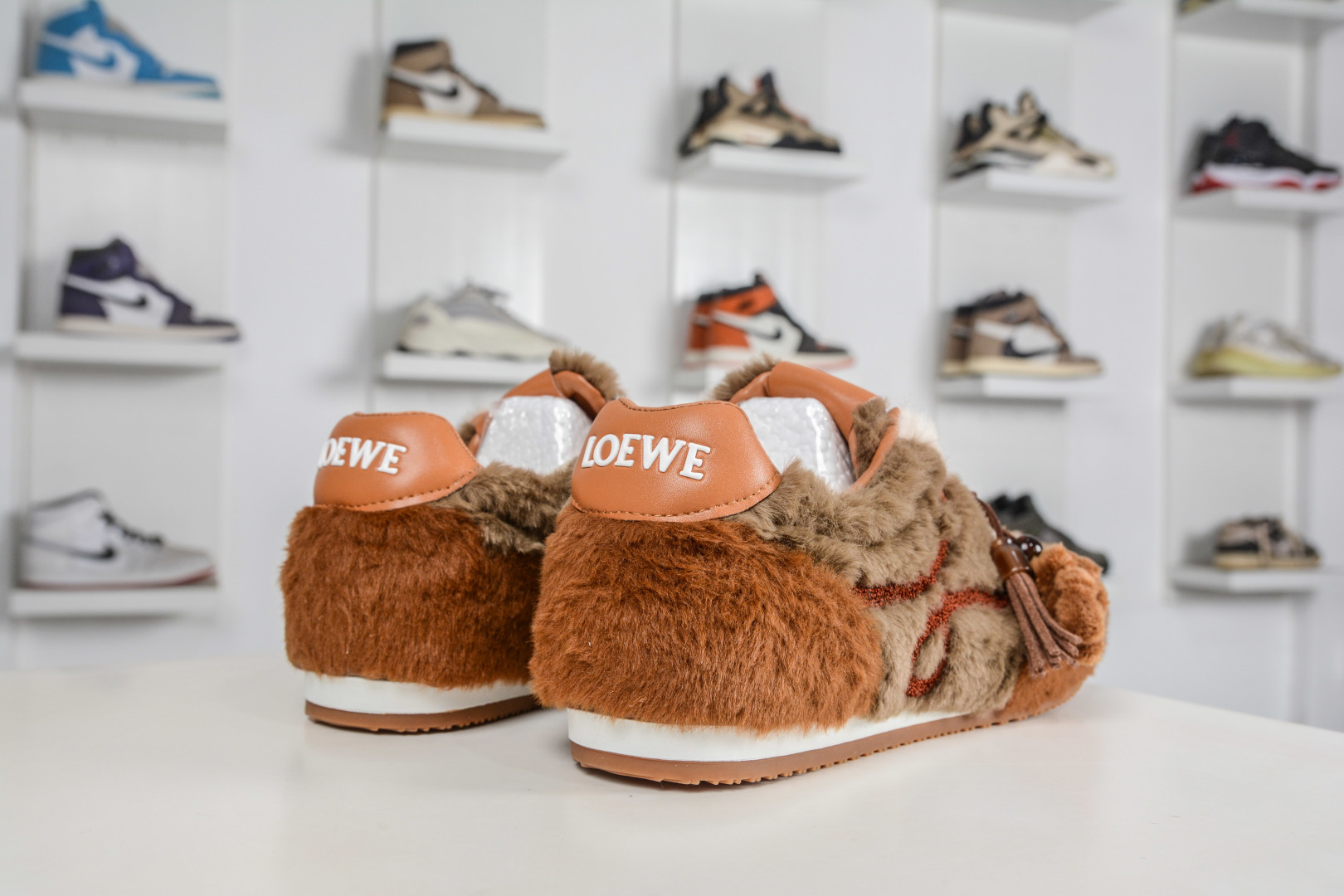 Loewe罗意威 Ballet Runner 2.0 毛绒灰色 复古薄底芭蕾舞风百搭运动休闲鞋