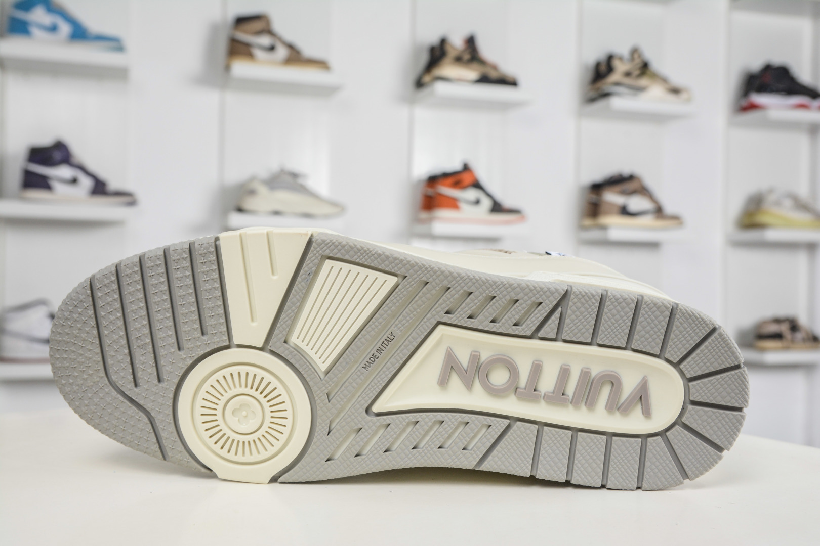 420 Louis Vuitton Trainer lv时装走秀运动鞋-Chinese UA Cheap High Quatity Brand Clothes Bags handbags Sneakers wholesale wholesaler seller from China Factory suppliers Fashion Clothing Shoes best Quality Beautiful Price 420 Louis Vuitton Trainer lv时装走秀运动鞋