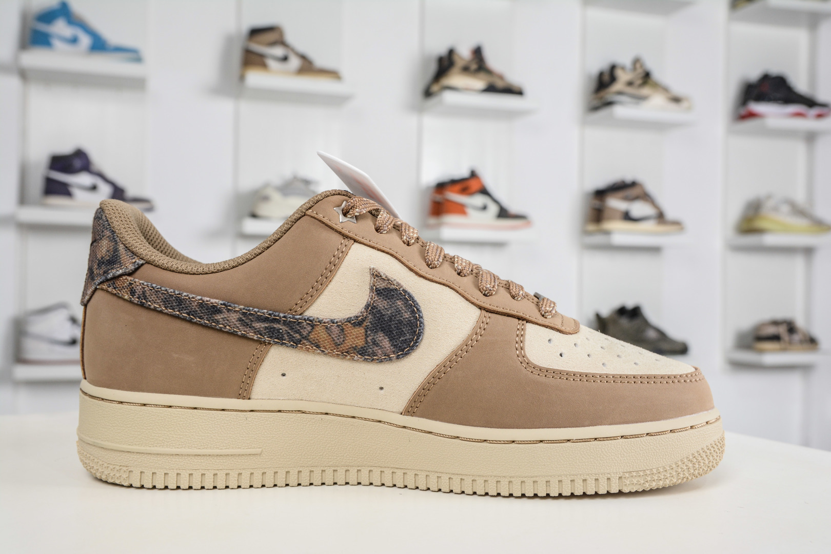 200 HY版Nike Air Force 1'07 Low 迷彩棕 空军一号系列经典低帮百搭休闲运动板鞋 IO9803-200-Chinese UA Cheap High Quatity Brand Clothes Bags handbags Sneakers wholesale wholesaler seller from China Factory suppliers Fashion Clothing Shoes best Quality Beautiful Price 200 HY版Nike Air Force 1'07 Low 迷彩棕 空军一号系列经典低帮百搭休闲运动板鞋 IO9803-200