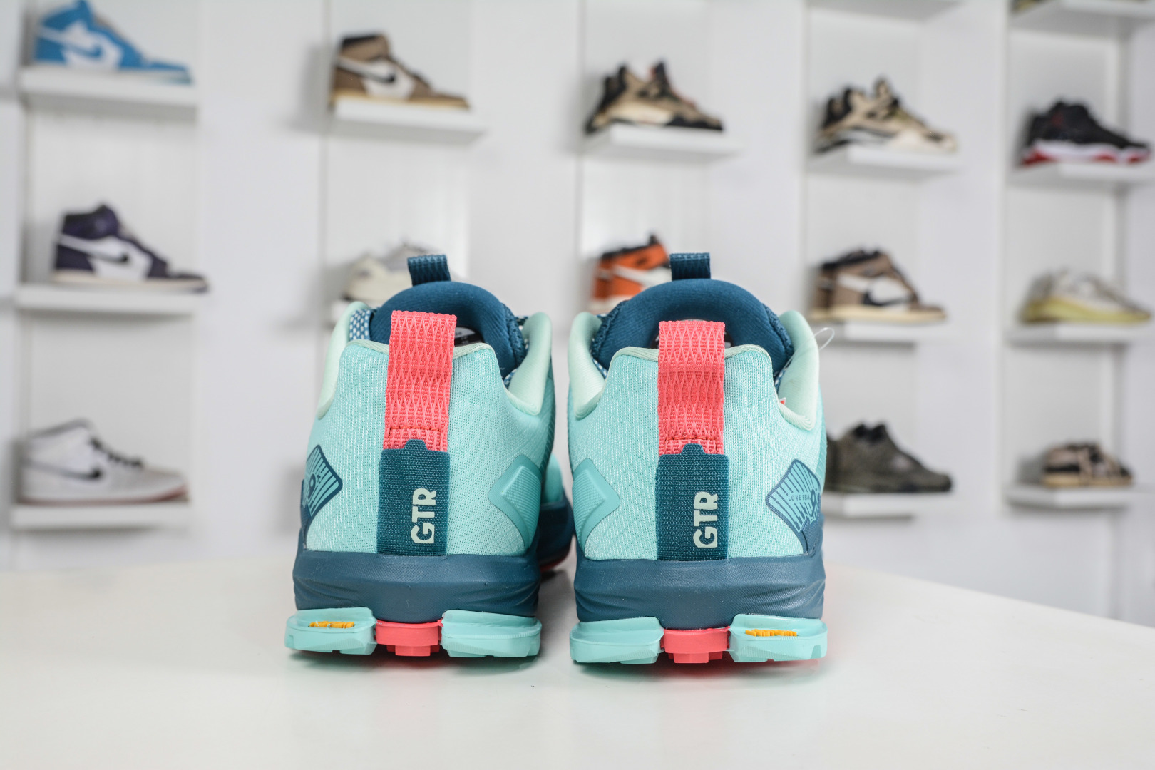 210 Altra Altra Lone Peak 9 奥创奥林匹斯9代 月色 舒适百搭防滑耐磨低帮户外跑步鞋 AL0A85RH