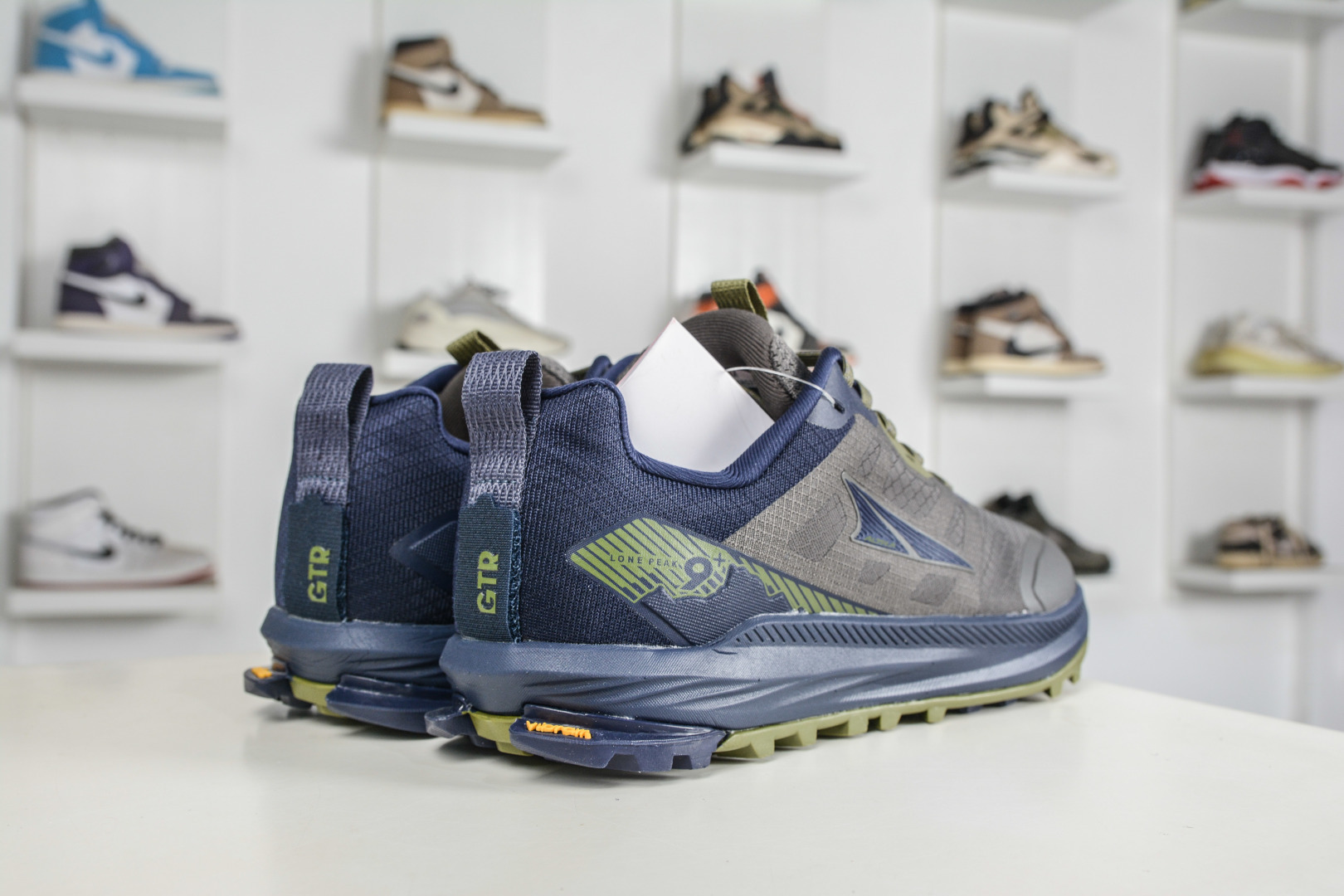 210 Altra Altra Lone Peak 9 奥创奥林匹斯9代 橄榄绿 舒适百搭防滑耐磨低帮户外跑步鞋 AL0A85RG-Chinese UA Cheap High Quatity Brand Clothes Bags handbags Sneakers wholesale wholesaler seller from China Factory suppliers Fashion Clothing Shoes best Quality Beautiful Price 210 Altra Altra Lone Peak 9 奥创奥林匹斯9代 橄榄绿 舒适百搭防滑耐磨低帮户外跑步鞋 AL0A85RG