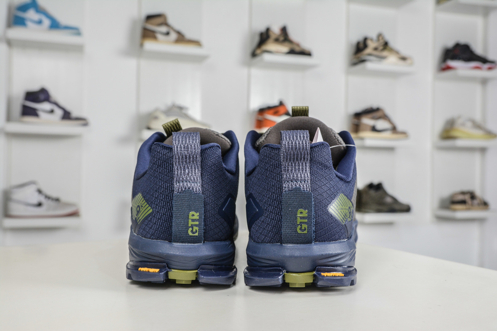 210 Altra Altra Lone Peak 9 奥创奥林匹斯9代 橄榄绿 舒适百搭防滑耐磨低帮户外跑步鞋 AL0A85RG-Chinese UA Cheap High Quatity Brand Clothes Bags handbags Sneakers wholesale wholesaler seller from China Factory suppliers Fashion Clothing Shoes best Quality Beautiful Price 210 Altra Altra Lone Peak 9 奥创奥林匹斯9代 橄榄绿 舒适百搭防滑耐磨低帮户外跑步鞋 AL0A85RG