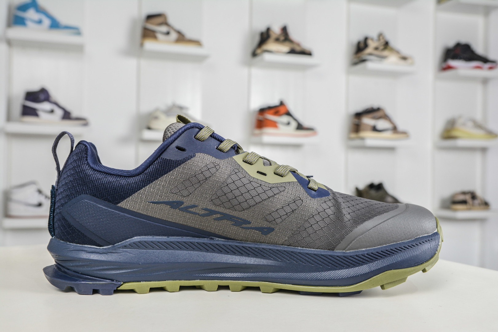 210 Altra Altra Lone Peak 9 奥创奥林匹斯9代 橄榄绿 舒适百搭防滑耐磨低帮户外跑步鞋 AL0A85RG-Chinese UA Cheap High Quatity Brand Clothes Bags handbags Sneakers wholesale wholesaler seller from China Factory suppliers Fashion Clothing Shoes best Quality Beautiful Price 210 Altra Altra Lone Peak 9 奥创奥林匹斯9代 橄榄绿 舒适百搭防滑耐磨低帮户外跑步鞋 AL0A85RG