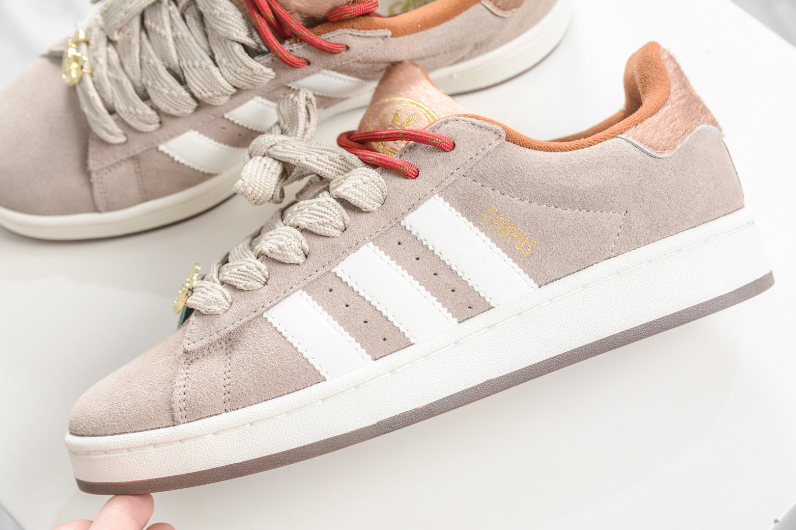 150 Adidas CAMPUS 00s 面包鞋复古休闲板鞋 KJ8724-Chinese UA Cheap High Quatity Brand Clothes Bags handbags Sneakers wholesale wholesaler seller from China Factory suppliers Fashion Clothing Shoes best Quality Beautiful Price 150 Adidas CAMPUS 00s 面包鞋复古休闲板鞋 KJ8724
