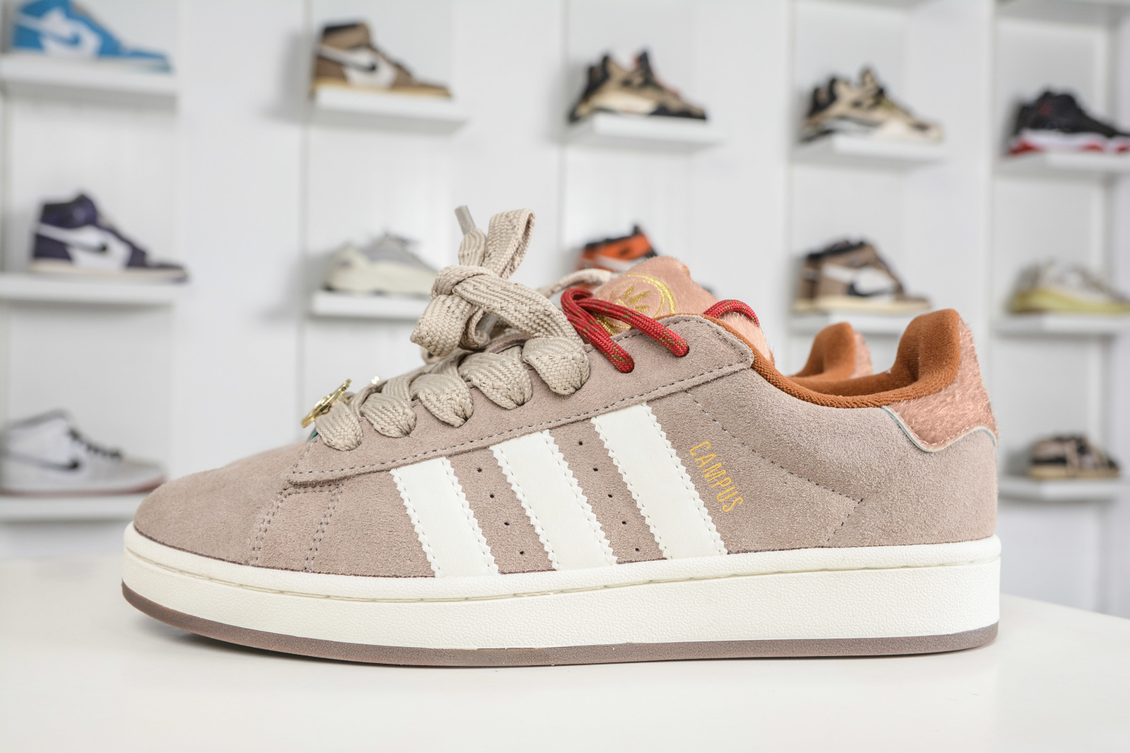 150 Adidas CAMPUS 00s 面包鞋复古休闲板鞋 KJ8724-Chinese UA Cheap High Quatity Brand Clothes Bags handbags Sneakers wholesale wholesaler seller from China Factory suppliers Fashion Clothing Shoes best Quality Beautiful Price 150 Adidas CAMPUS 00s 面包鞋复古休闲板鞋 KJ8724