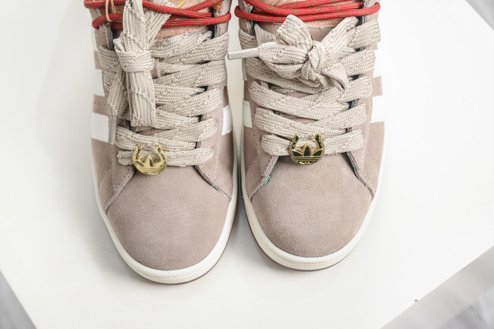 150 Adidas CAMPUS 00s 面包鞋复古休闲板鞋 KJ8724-Chinese UA Cheap High Quatity Brand Clothes Bags handbags Sneakers wholesale wholesaler seller from China Factory suppliers Fashion Clothing Shoes best Quality Beautiful Price 150 Adidas CAMPUS 00s 面包鞋复古休闲板鞋 KJ8724
