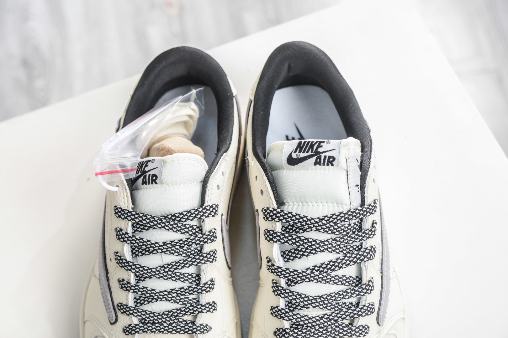 270 Supreme x Travis Scott x Air Jordan 1 Low乔丹1代低帮倒钩Sup联名-米白色 LD2028-063