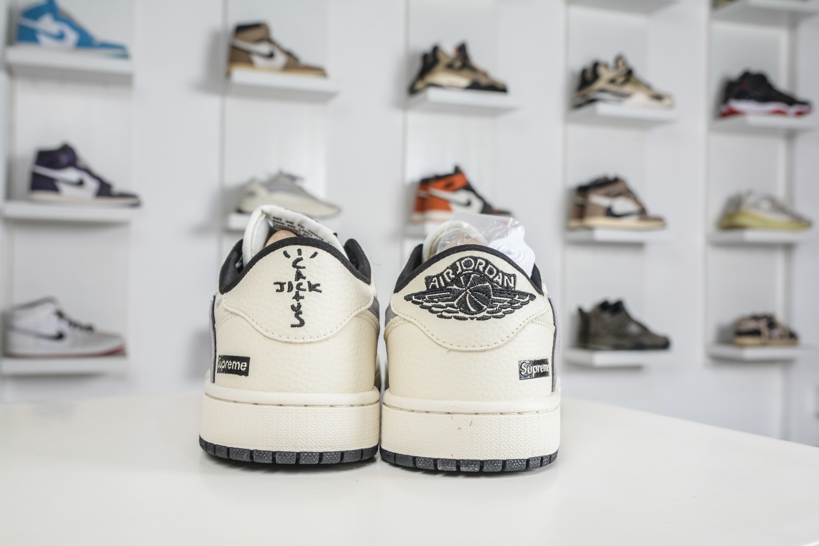 270 Supreme x Travis Scott x Air Jordan 1 Low乔丹1代低帮倒钩Sup联名-米白色 LD2028-063
