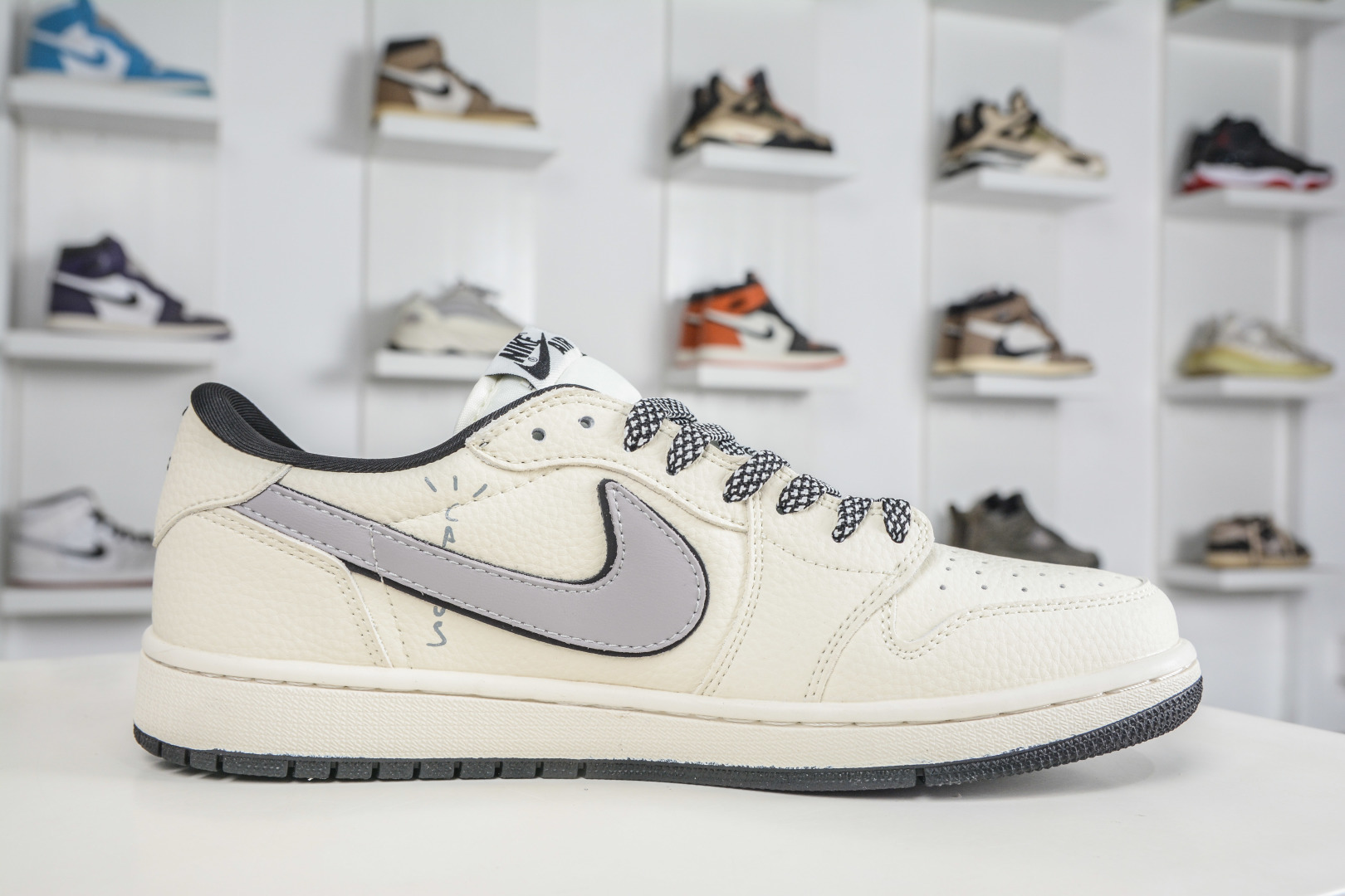 270 Supreme x Travis Scott x Air Jordan 1 Low乔丹1代低帮倒钩Sup联名-米白色 LD2028-063