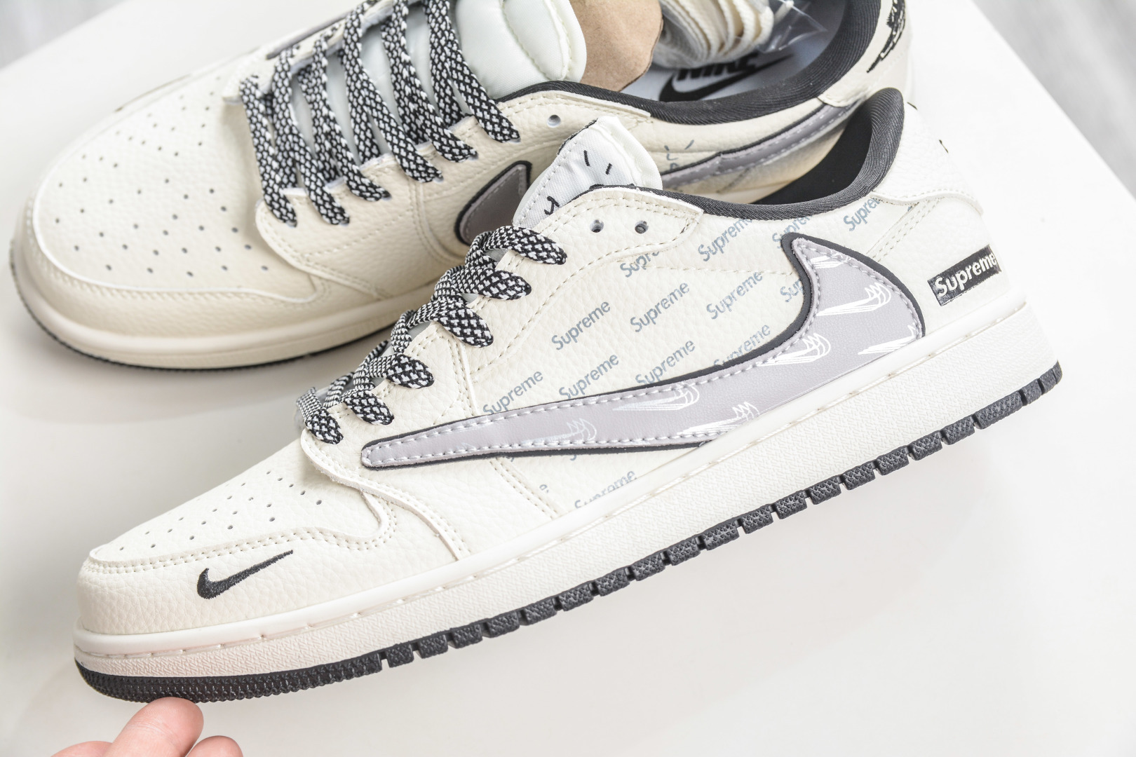270 Supreme x Travis Scott x Air Jordan 1 Low乔丹1代低帮倒钩Sup联名-米白色 LD2028-063