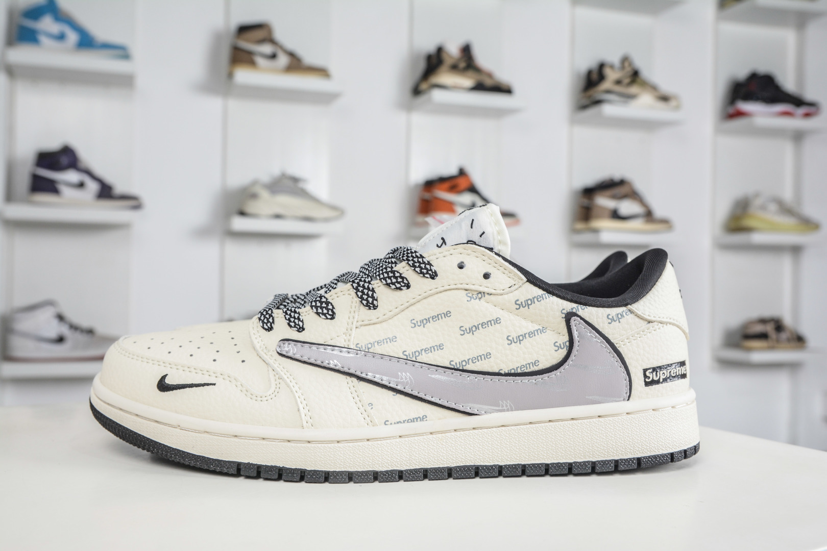 270 Supreme x Travis Scott x Air Jordan 1 Low乔丹1代低帮倒钩Sup联名-米白色 LD2028-063