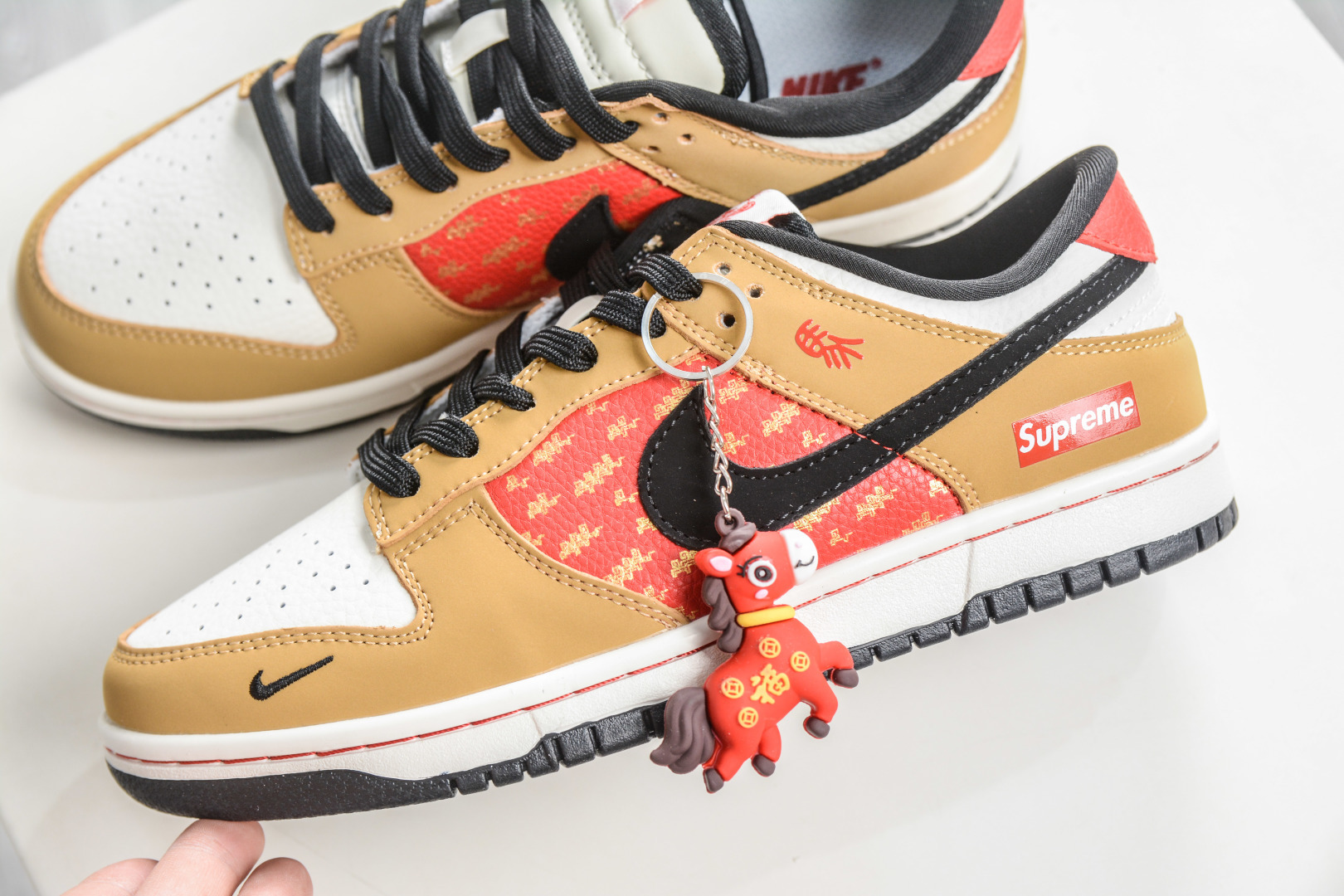 270 Nike SB Dunk Low x Superme SUP马年限定联名-琥珀丹红 NH0601-489-Chinese UA Cheap High Quatity Brand Clothes Bags handbags Sneakers wholesale wholesaler seller from China Factory suppliers Fashion Clothing Shoes best Quality Beautiful Price 270 Nike SB Dunk Low x Superme SUP马年限定联名-琥珀丹红 NH0601-489