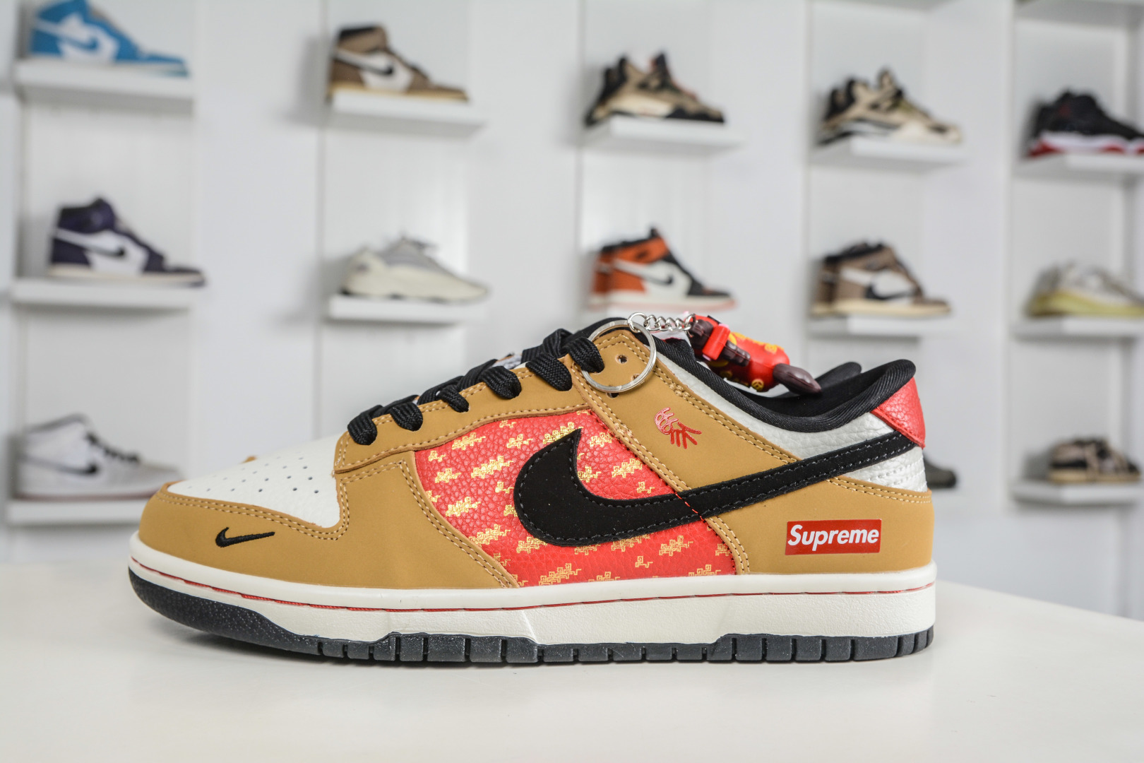 270 Nike SB Dunk Low x Superme SUP马年限定联名-琥珀丹红 NH0601-489-Chinese UA Cheap High Quatity Brand Clothes Bags handbags Sneakers wholesale wholesaler seller from China Factory suppliers Fashion Clothing Shoes best Quality Beautiful Price 270 Nike SB Dunk Low x Superme SUP马年限定联名-琥珀丹红 NH0601-489
