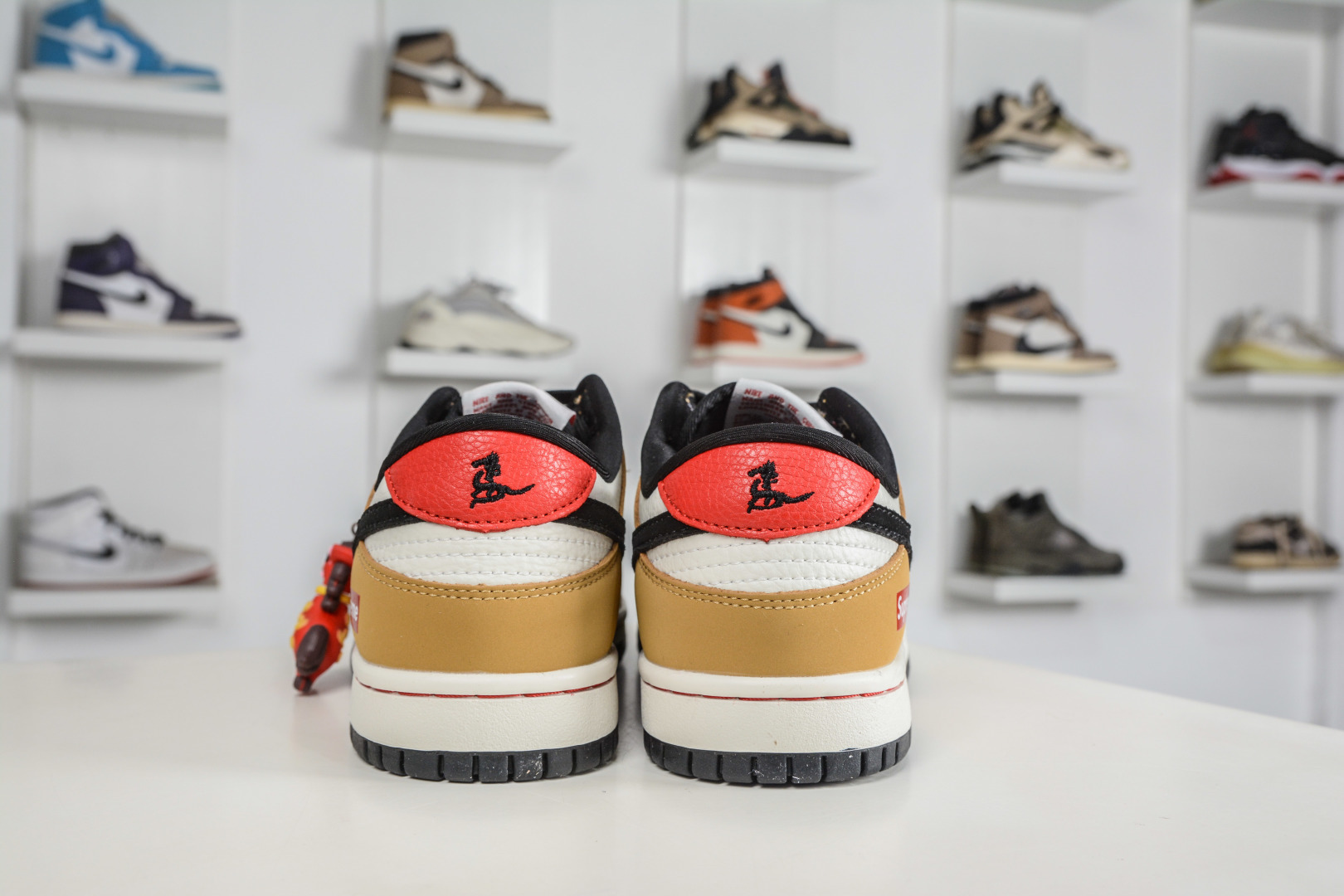 270 Nike SB Dunk Low x Superme SUP马年限定联名-琥珀丹红 NH0601-489-Chinese UA Cheap High Quatity Brand Clothes Bags handbags Sneakers wholesale wholesaler seller from China Factory suppliers Fashion Clothing Shoes best Quality Beautiful Price 270 Nike SB Dunk Low x Superme SUP马年限定联名-琥珀丹红 NH0601-489