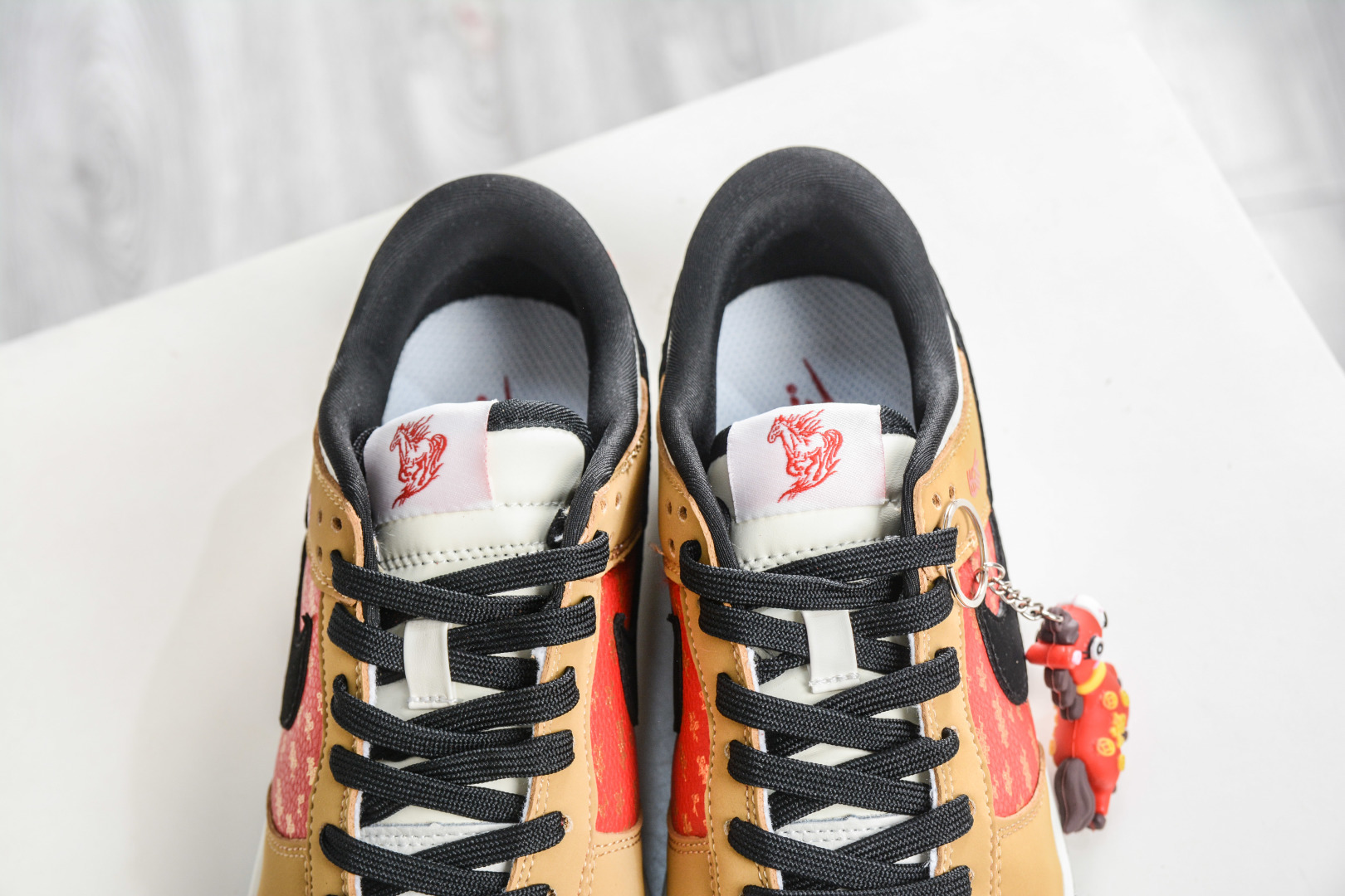 270 Nike SB Dunk Low x Superme SUP马年限定联名-琥珀丹红 NH0601-489-Chinese UA Cheap High Quatity Brand Clothes Bags handbags Sneakers wholesale wholesaler seller from China Factory suppliers Fashion Clothing Shoes best Quality Beautiful Price 270 Nike SB Dunk Low x Superme SUP马年限定联名-琥珀丹红 NH0601-489