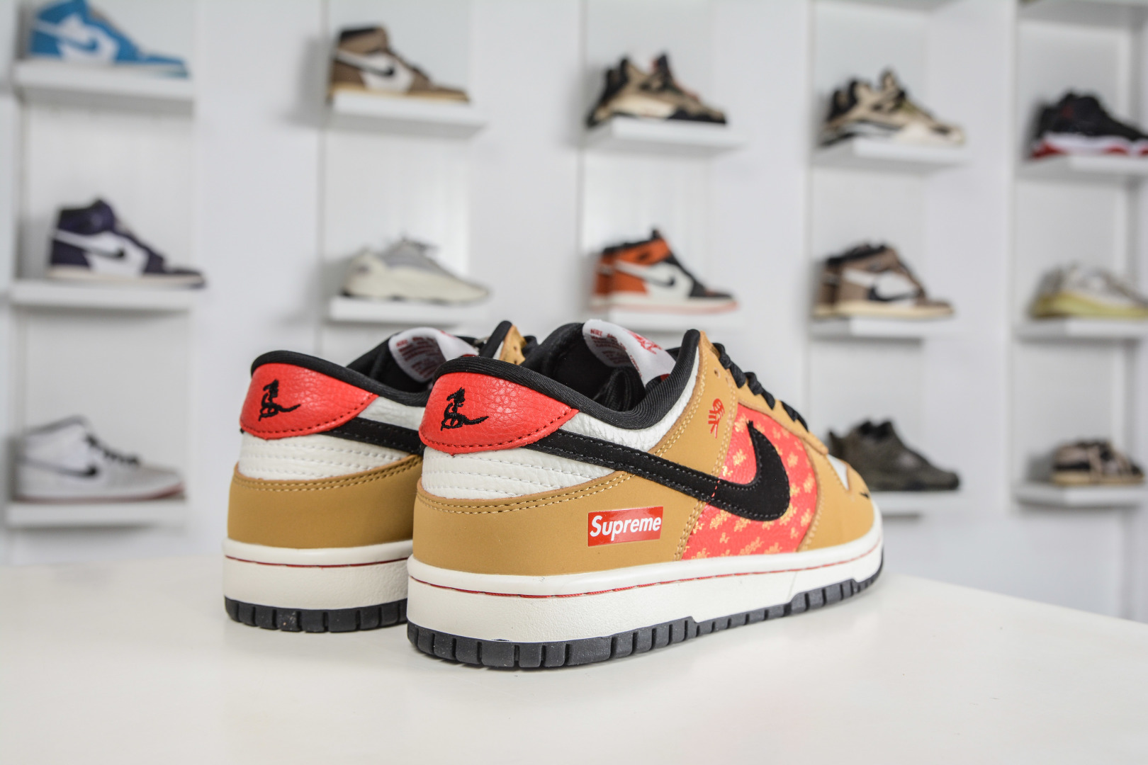 270 Nike SB Dunk Low x Superme SUP马年限定联名-琥珀丹红 NH0601-489-Chinese UA Cheap High Quatity Brand Clothes Bags handbags Sneakers wholesale wholesaler seller from China Factory suppliers Fashion Clothing Shoes best Quality Beautiful Price 270 Nike SB Dunk Low x Superme SUP马年限定联名-琥珀丹红 NH0601-489