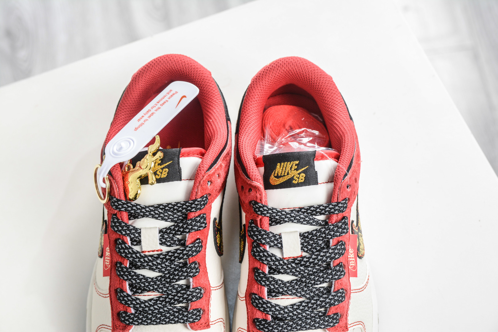 270 Nike Dunk Low 马年限定 白红金 DS6608-024-Chinese UA Cheap High Quatity Brand Clothes Bags handbags Sneakers wholesale wholesaler seller from China Factory suppliers Fashion Clothing Shoes best Quality Beautiful Price 270 Nike Dunk Low 马年限定 白红金 DS6608-024