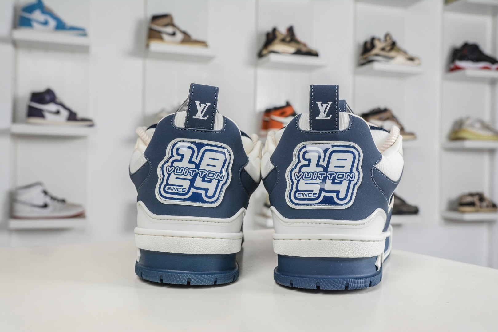 400 Louis Vuitton Trainer Skate 圆头系带 低帮 时尚板鞋-Chinese UA Cheap High Quatity Brand Clothes Bags handbags Sneakers wholesale wholesaler seller from China Factory suppliers Fashion Clothing Shoes best Quality Beautiful Price 400 Louis Vuitton Trainer Skate 圆头系带 低帮 时尚板鞋