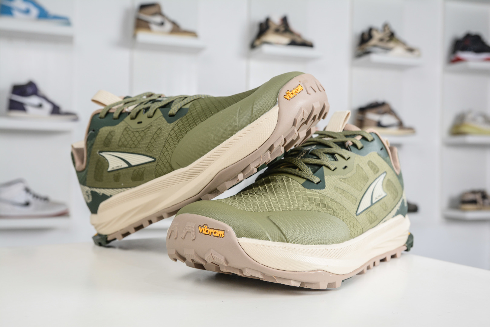 210 Altra Altra Lone Peak 9 奥创奥林匹斯9代 绿色 舒适百搭防滑耐磨低帮户外跑步鞋 AL0A85RG330-Chinese UA Cheap High Quatity Brand Clothes Bags handbags Sneakers wholesale wholesaler seller from China Factory suppliers Fashion Clothing Shoes best Quality Beautiful Price 210 Altra Altra Lone Peak 9 奥创奥林匹斯9代 绿色 舒适百搭防滑耐磨低帮户外跑步鞋 AL0A85RG330