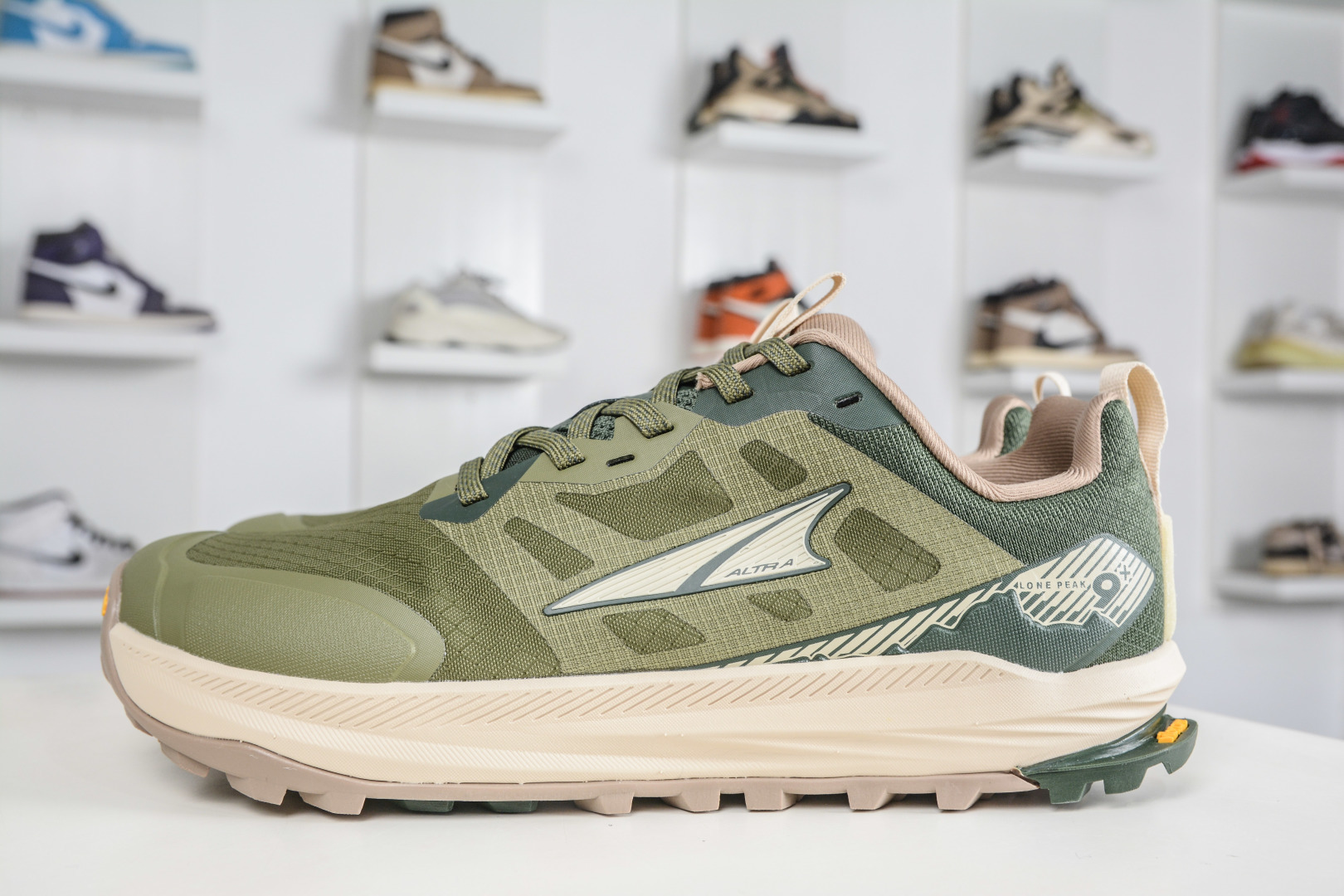 210 Altra Altra Lone Peak 9 奥创奥林匹斯9代 绿色 舒适百搭防滑耐磨低帮户外跑步鞋 AL0A85RG330-Chinese UA Cheap High Quatity Brand Clothes Bags handbags Sneakers wholesale wholesaler seller from China Factory suppliers Fashion Clothing Shoes best Quality Beautiful Price 210 Altra Altra Lone Peak 9 奥创奥林匹斯9代 绿色 舒适百搭防滑耐磨低帮户外跑步鞋 AL0A85RG330