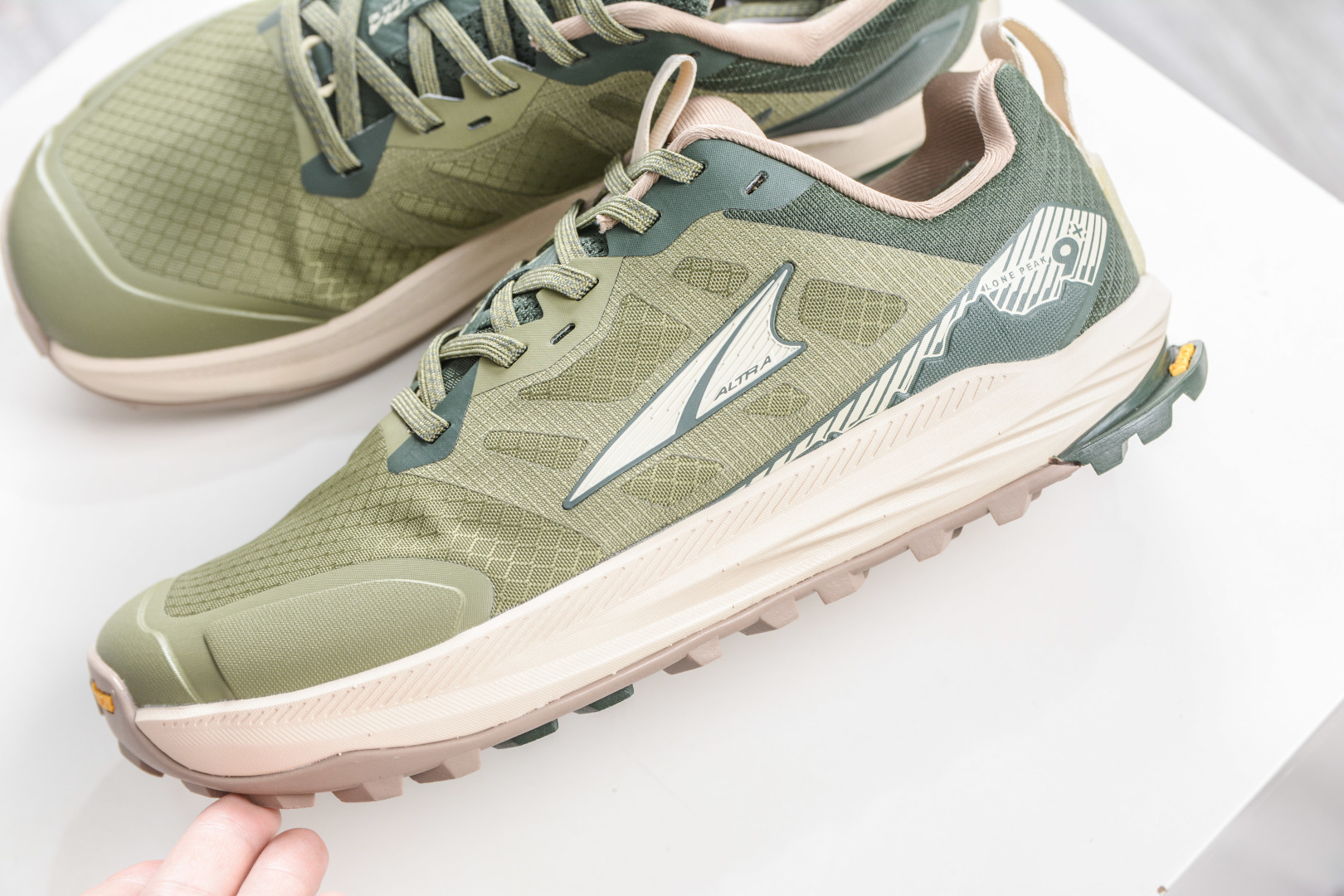 210 Altra Altra Lone Peak 9 奥创奥林匹斯9代 绿色 舒适百搭防滑耐磨低帮户外跑步鞋 AL0A85RG330-Chinese UA Cheap High Quatity Brand Clothes Bags handbags Sneakers wholesale wholesaler seller from China Factory suppliers Fashion Clothing Shoes best Quality Beautiful Price 210 Altra Altra Lone Peak 9 奥创奥林匹斯9代 绿色 舒适百搭防滑耐磨低帮户外跑步鞋 AL0A85RG330