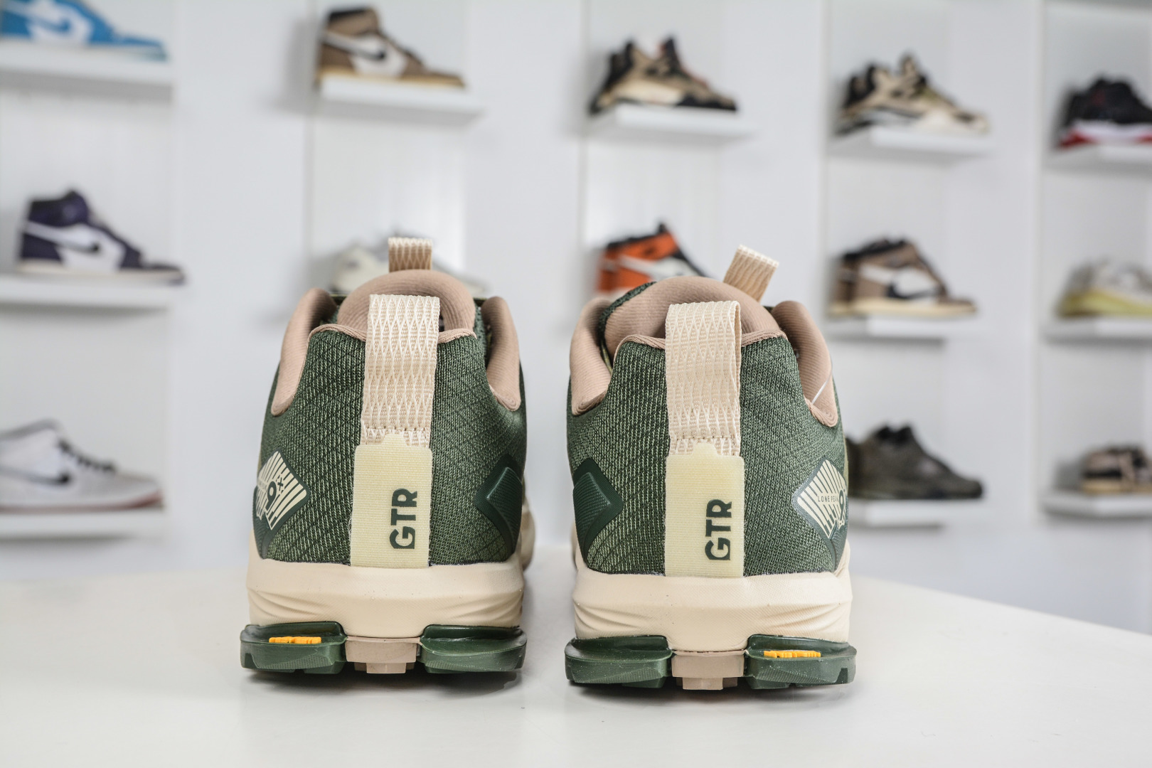 210 Altra Altra Lone Peak 9 奥创奥林匹斯9代 绿色 舒适百搭防滑耐磨低帮户外跑步鞋 AL0A85RG330-Chinese UA Cheap High Quatity Brand Clothes Bags handbags Sneakers wholesale wholesaler seller from China Factory suppliers Fashion Clothing Shoes best Quality Beautiful Price 210 Altra Altra Lone Peak 9 奥创奥林匹斯9代 绿色 舒适百搭防滑耐磨低帮户外跑步鞋 AL0A85RG330