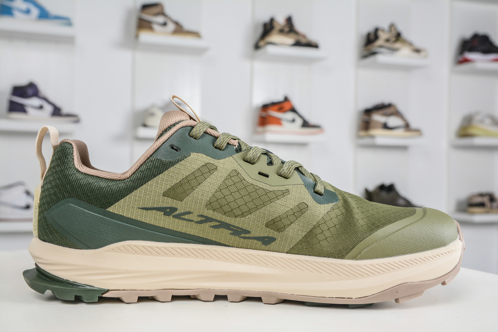 210 Altra Altra Lone Peak 9 奥创奥林匹斯9代 绿色 舒适百搭防滑耐磨低帮户外跑步鞋 AL0A85RG330-Chinese UA Cheap High Quatity Brand Clothes Bags handbags Sneakers wholesale wholesaler seller from China Factory suppliers Fashion Clothing Shoes best Quality Beautiful Price 210 Altra Altra Lone Peak 9 奥创奥林匹斯9代 绿色 舒适百搭防滑耐磨低帮户外跑步鞋 AL0A85RG330