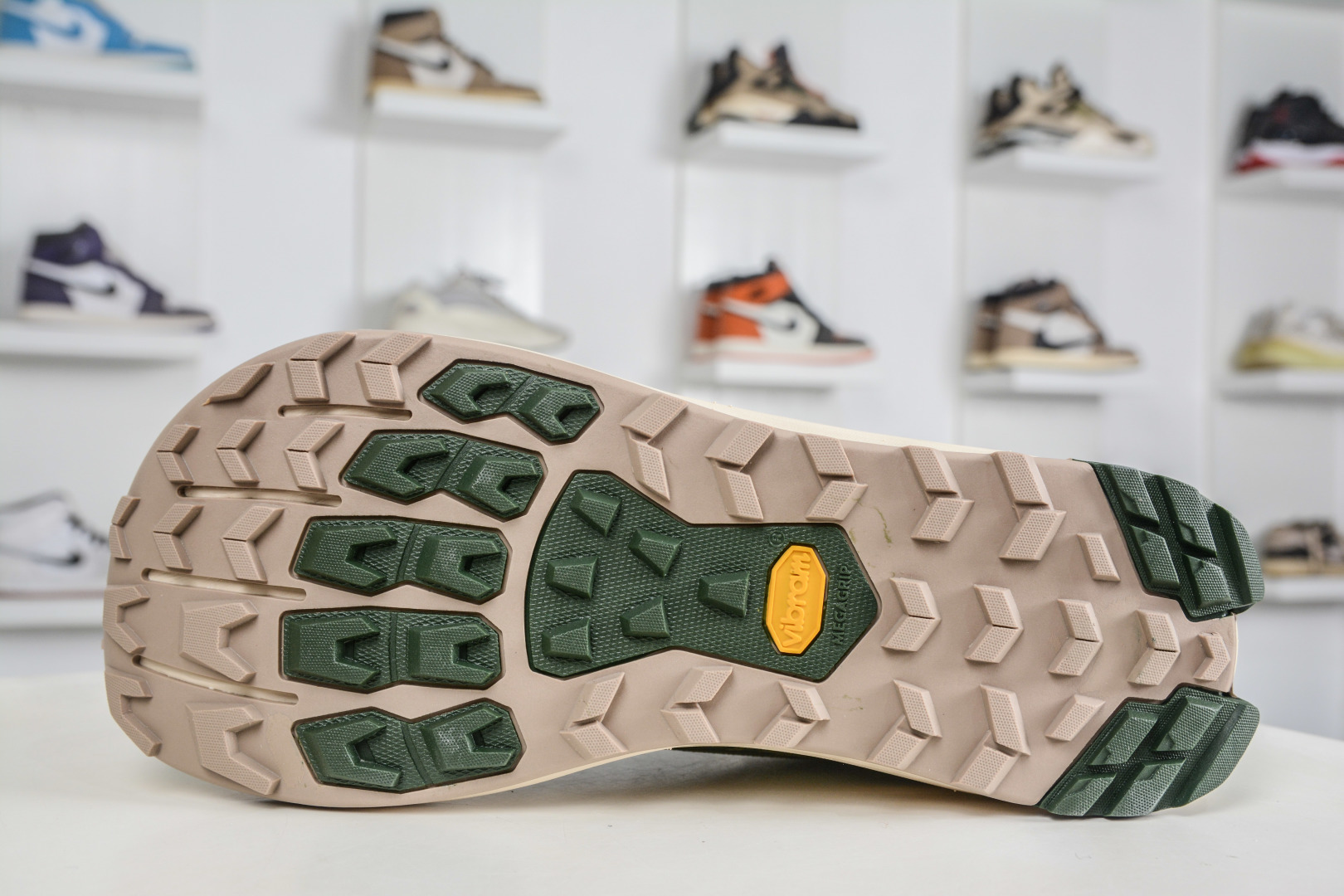 210 Altra Altra Lone Peak 9 奥创奥林匹斯9代 绿色 舒适百搭防滑耐磨低帮户外跑步鞋 AL0A85RG330-Chinese UA Cheap High Quatity Brand Clothes Bags handbags Sneakers wholesale wholesaler seller from China Factory suppliers Fashion Clothing Shoes best Quality Beautiful Price 210 Altra Altra Lone Peak 9 奥创奥林匹斯9代 绿色 舒适百搭防滑耐磨低帮户外跑步鞋 AL0A85RG330