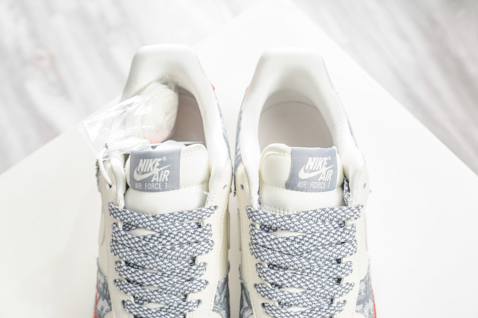 Nike Air Force 1 Low 07 x DIOR 迪奥联名-灰白红 DN1688-812