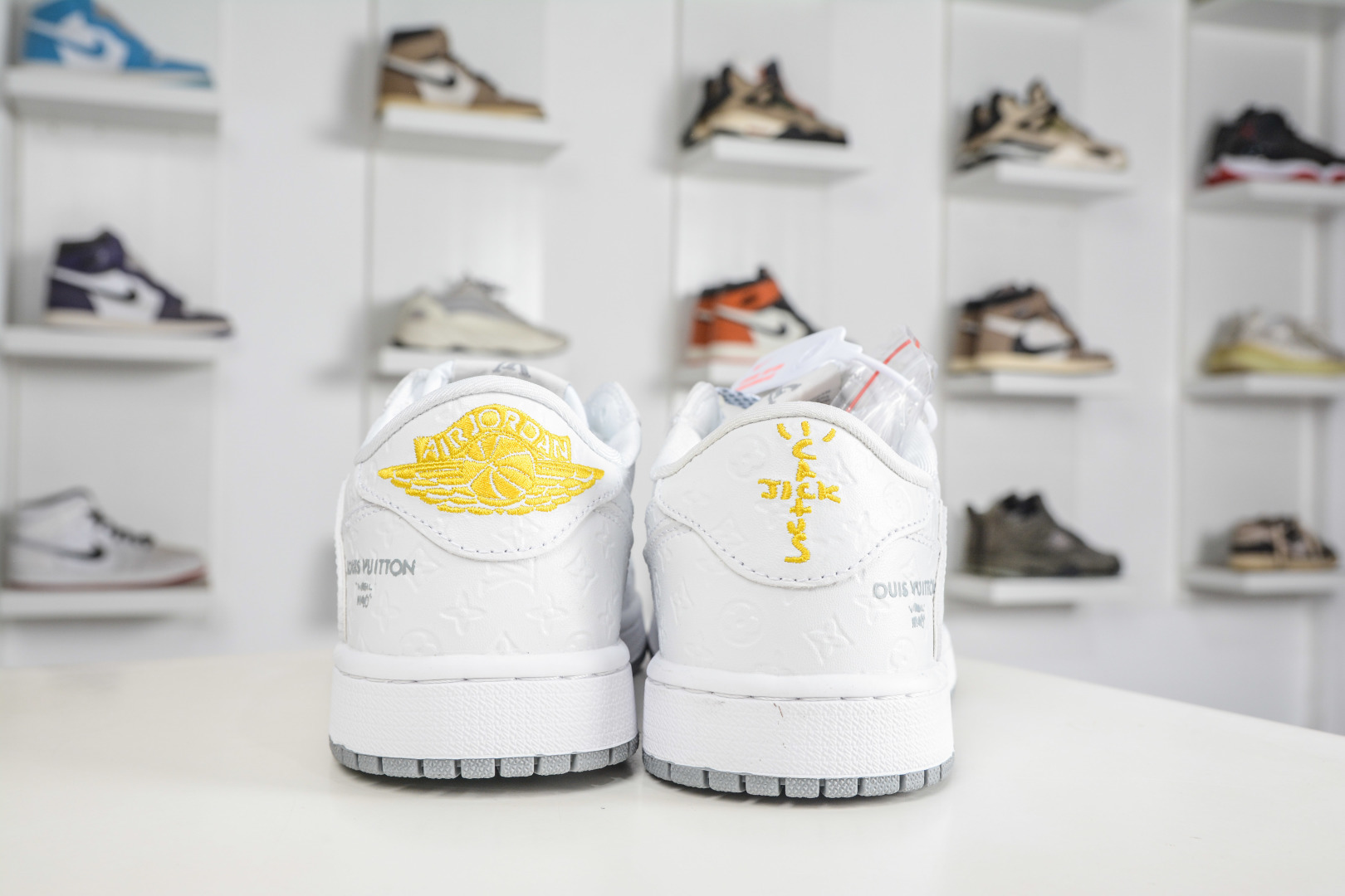 TS x Air Jordan x Louis Vuitton AJ1 Low 倒钩低帮LV联名-纯白满印 LD2028-061-Top High Quatity Cheap Sneakers Fashion Clothing Clothes Bags handbags Shoes of all Brand wholesale With The best Quality And Beautiful Price from China Factory Chinese suppliers wholesaler seller TS x Air Jordan x Louis Vuitton AJ1 Low 倒钩低帮LV联名-纯白满印 LD2028-061