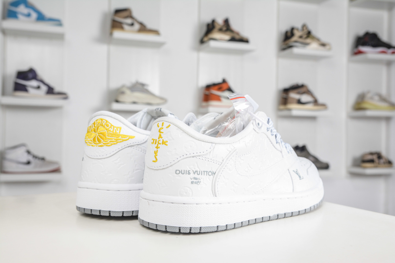 TS x Air Jordan x Louis Vuitton AJ1 Low 倒钩低帮LV联名-纯白满印 LD2028-061-Top High Quatity Cheap Sneakers Fashion Clothing Clothes Bags handbags Shoes of all Brand wholesale With The best Quality And Beautiful Price from China Factory Chinese suppliers wholesaler seller TS x Air Jordan x Louis Vuitton AJ1 Low 倒钩低帮LV联名-纯白满印 LD2028-061