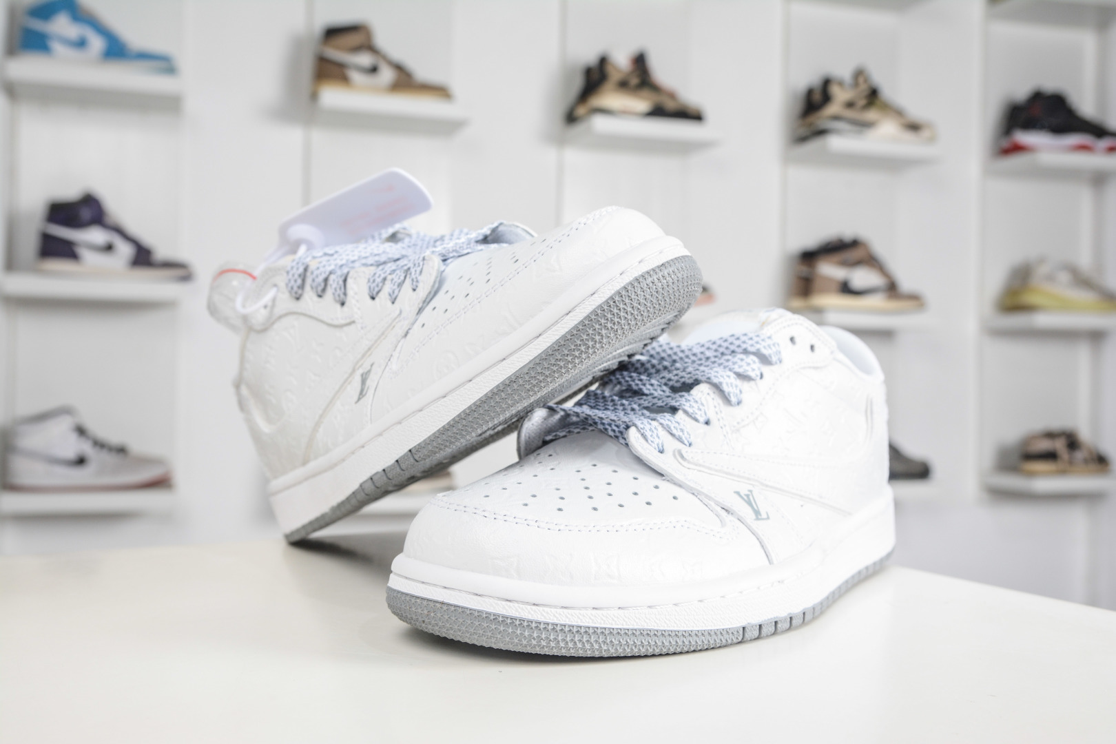 TS x Air Jordan x Louis Vuitton AJ1 Low 倒钩低帮LV联名-纯白满印 LD2028-061-Top High Quatity Cheap Sneakers Fashion Clothing Clothes Bags handbags Shoes of all Brand wholesale With The best Quality And Beautiful Price from China Factory Chinese suppliers wholesaler seller TS x Air Jordan x Louis Vuitton AJ1 Low 倒钩低帮LV联名-纯白满印 LD2028-061