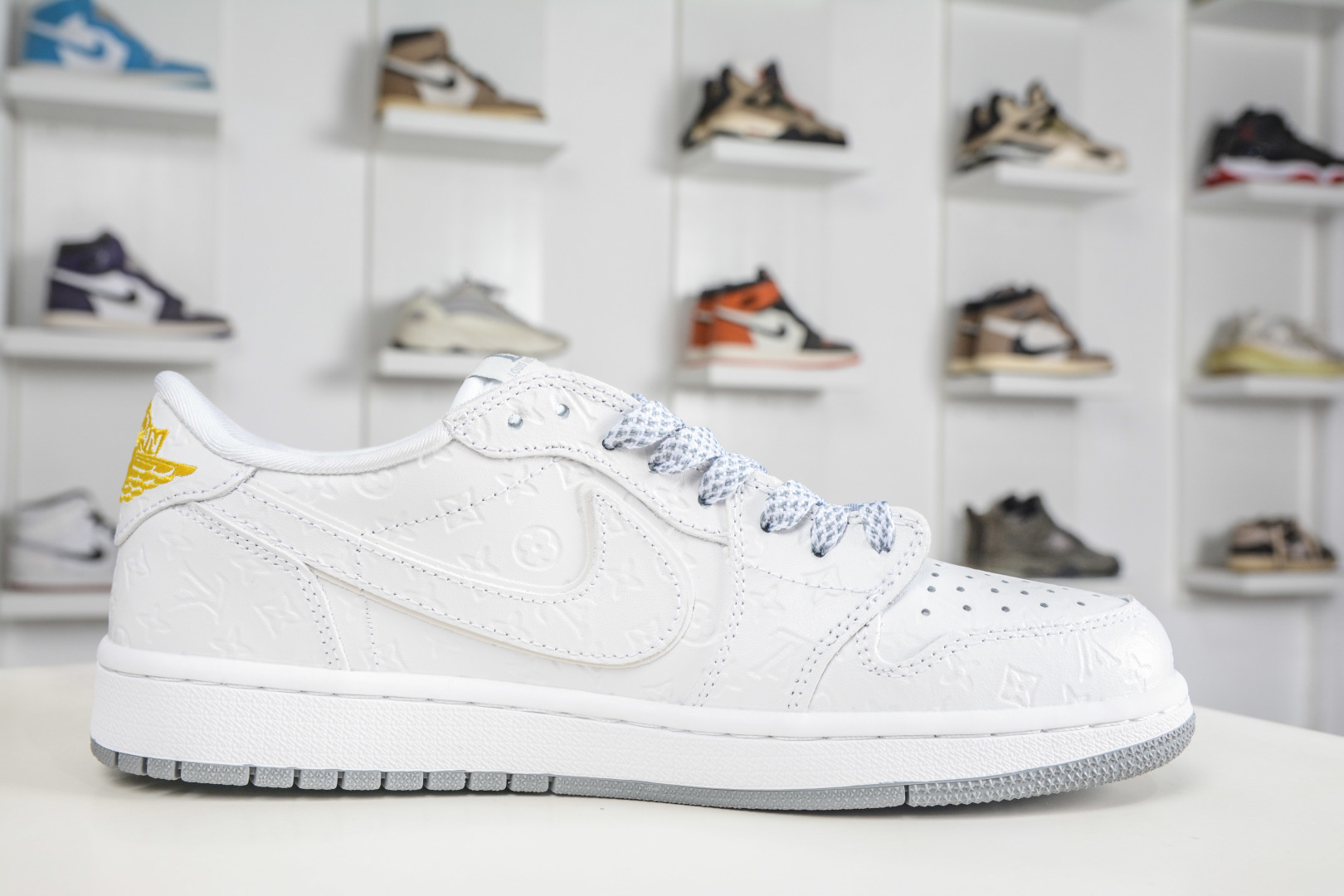 TS x Air Jordan x Louis Vuitton AJ1 Low 倒钩低帮LV联名-纯白满印 LD2028-061-Top High Quatity Cheap Sneakers Fashion Clothing Clothes Bags handbags Shoes of all Brand wholesale With The best Quality And Beautiful Price from China Factory Chinese suppliers wholesaler seller TS x Air Jordan x Louis Vuitton AJ1 Low 倒钩低帮LV联名-纯白满印 LD2028-061