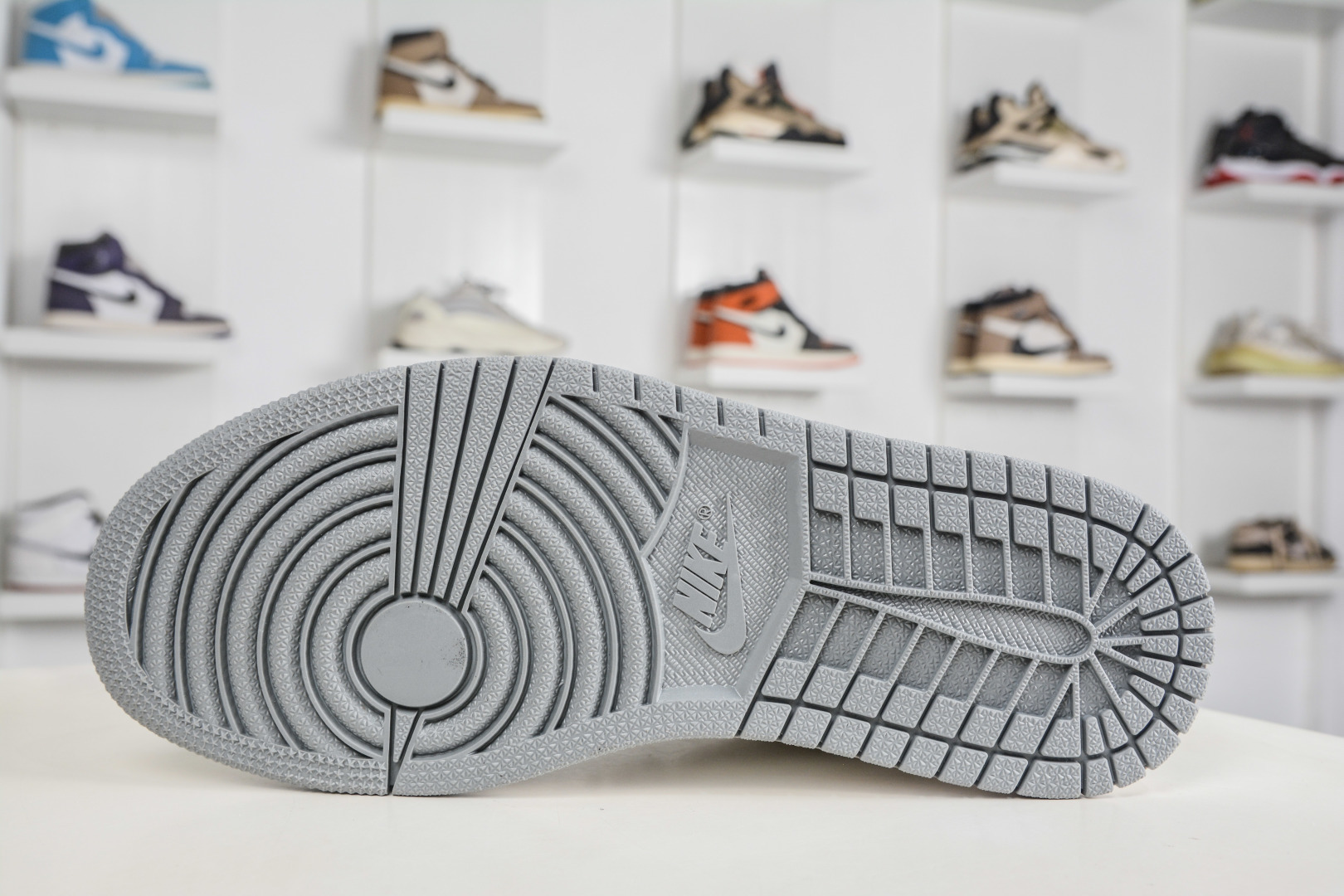 TS x Air Jordan x Louis Vuitton AJ1 Low 倒钩低帮LV联名-纯白满印 LD2028-061-Top High Quatity Cheap Sneakers Fashion Clothing Clothes Bags handbags Shoes of all Brand wholesale With The best Quality And Beautiful Price from China Factory Chinese suppliers wholesaler seller TS x Air Jordan x Louis Vuitton AJ1 Low 倒钩低帮LV联名-纯白满印 LD2028-061